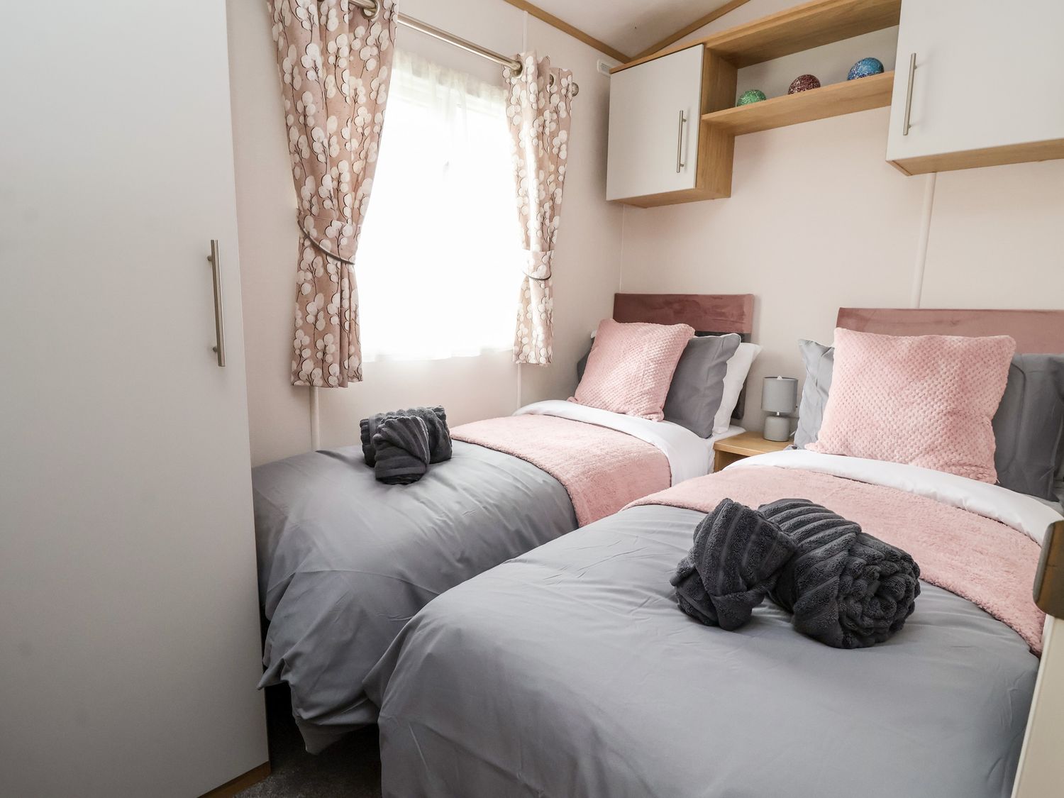 Silverdale View is near Sherburn, in North Yorkshire. Two-bedroom lodge with hot tub. Near amenities