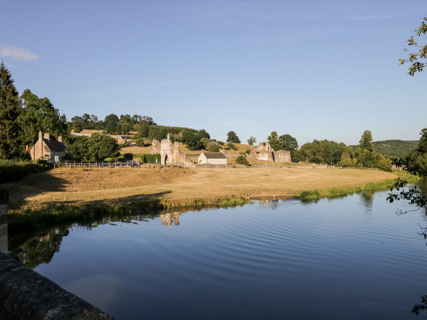 Silverdale View is near Sherburn, in North Yorkshire. Two-bedroom lodge with hot tub. Near amenities