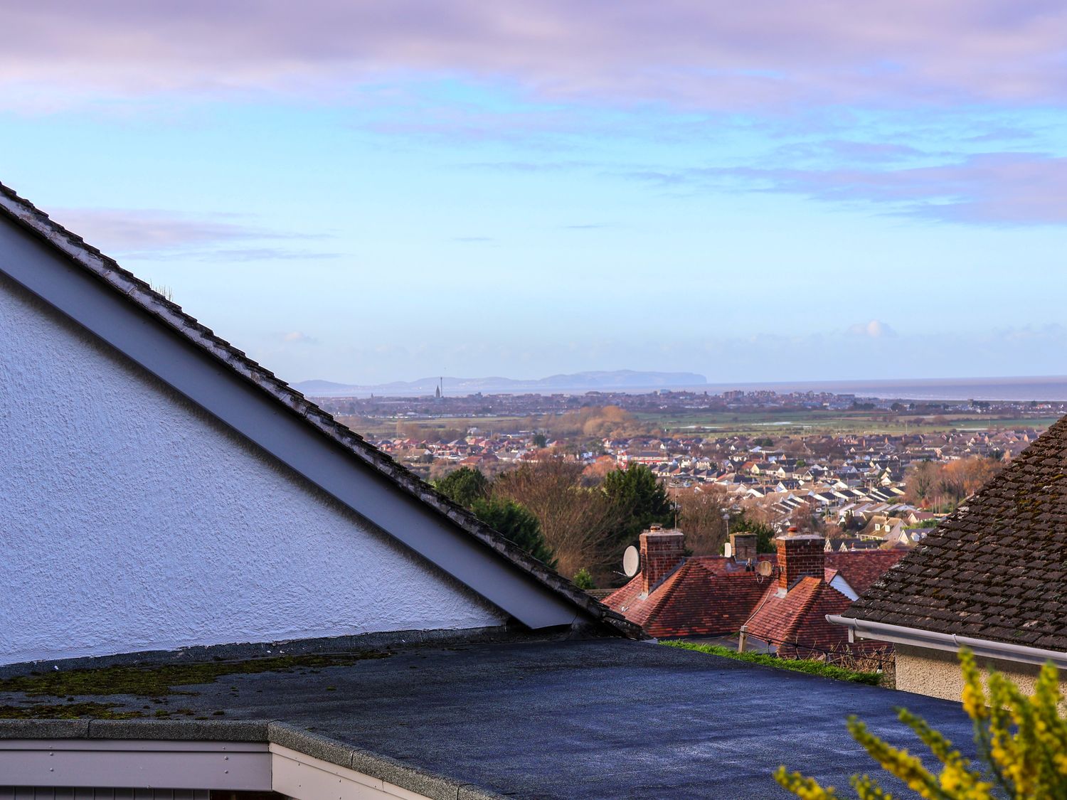 Awel Y Mor, Prestatyn, Denbighshire, Wales. Smart TV. Electric fire. Sea views. Games console. WiFi.