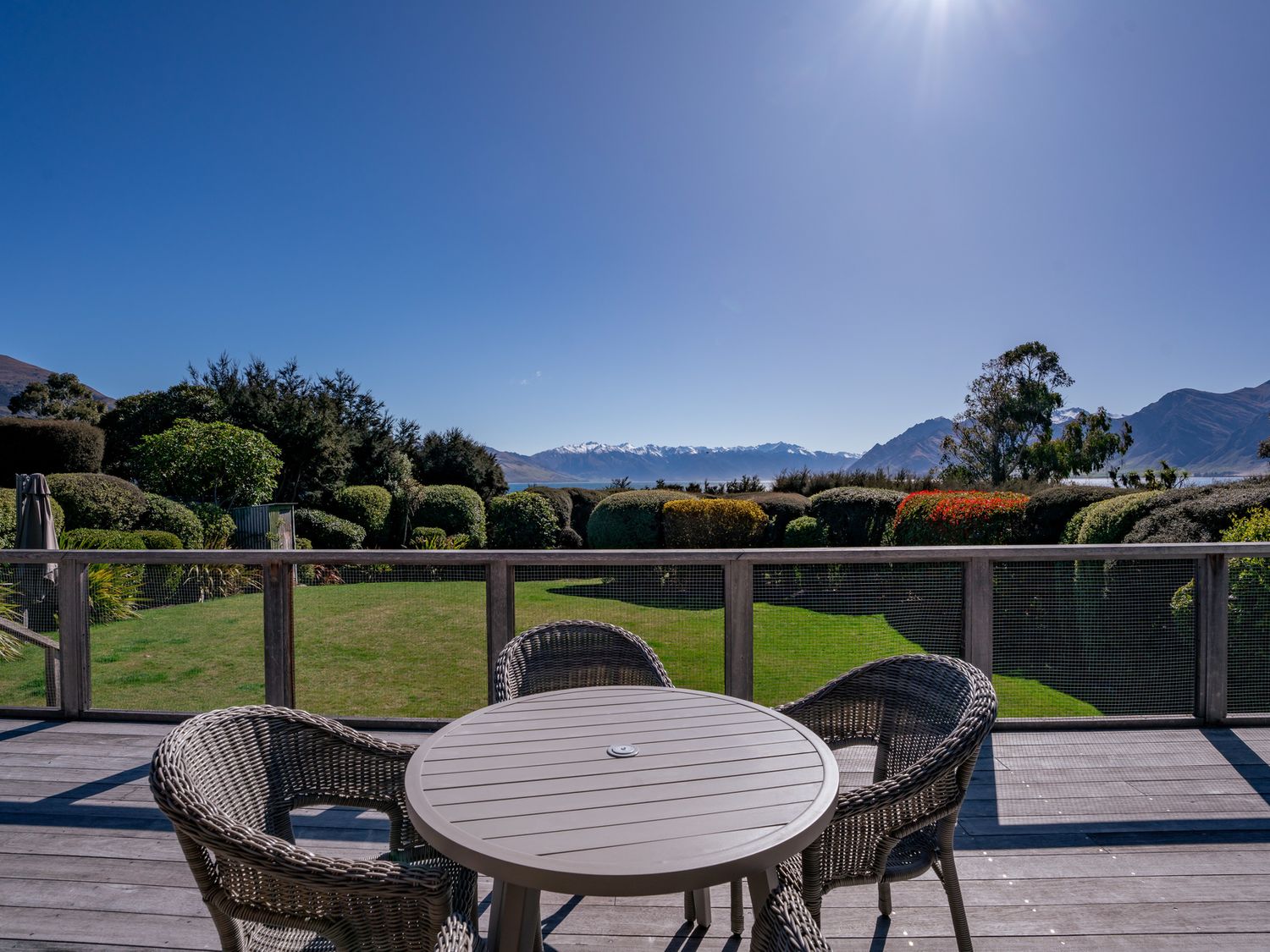 Hāwea Lakehouse - Lake Hāwea Holiday Home                     photo 2