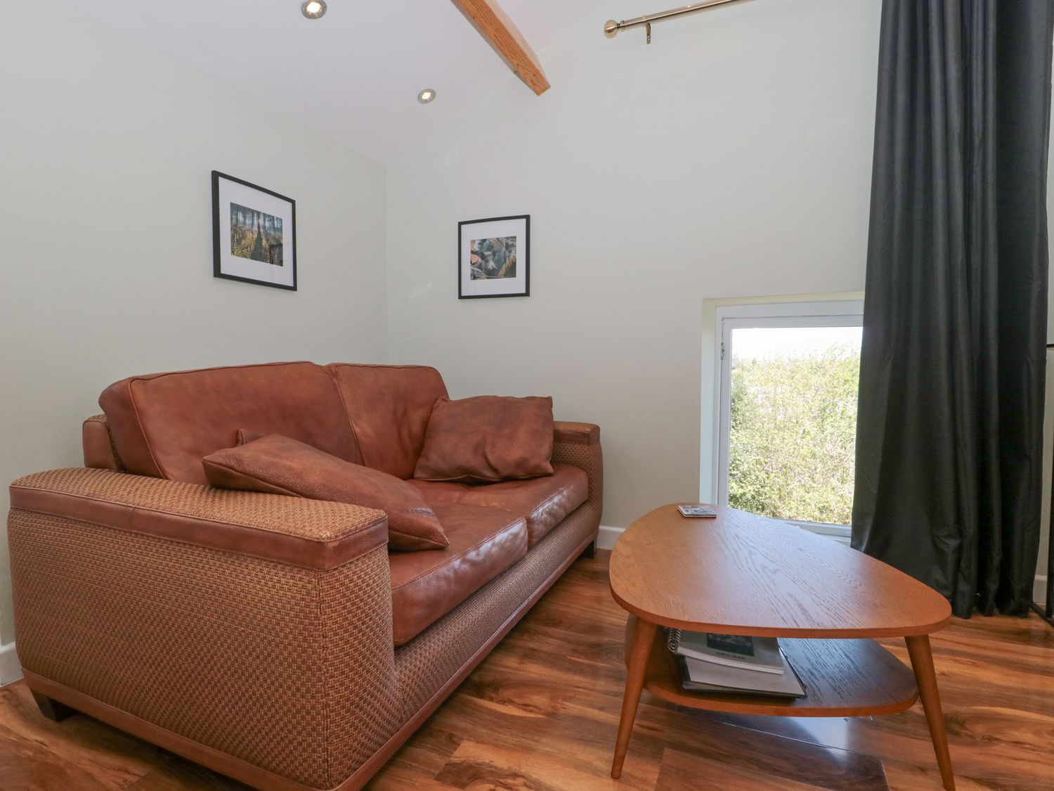 The Tall is located in Blakeney, Gloucestershire. Hot tub. Private garden. WiFi. Close to amenities.