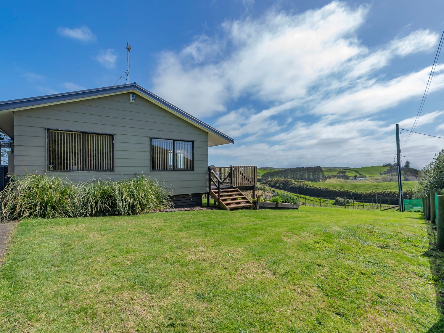 Rolling Hills Retreat - Otaua Holiday Home                     photo 2