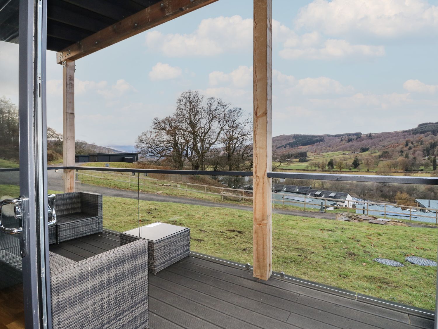 Osprey View Aberfeldy, Perth and Kinross, Scotland. Woodburning stove. En-suite. Ground-floor living