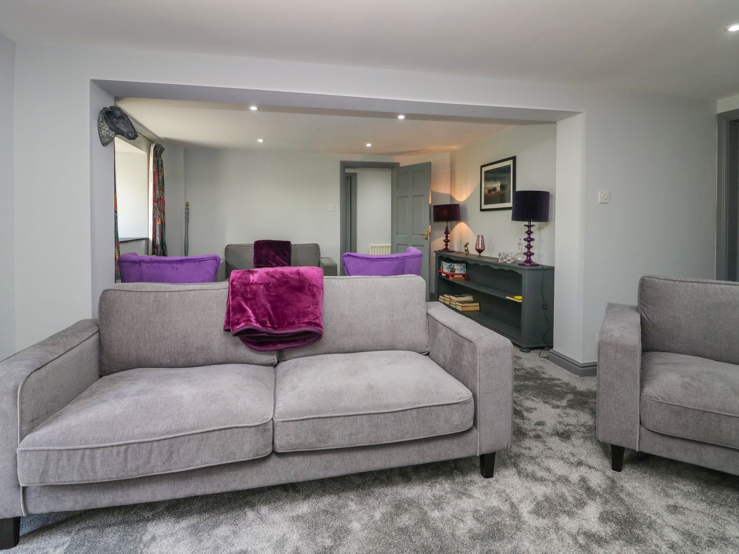 Fell View House nr Kendal, Cumbria. Woodburning stove. Hot tub. Enclosed garden. Pet-friendly. WiFi.