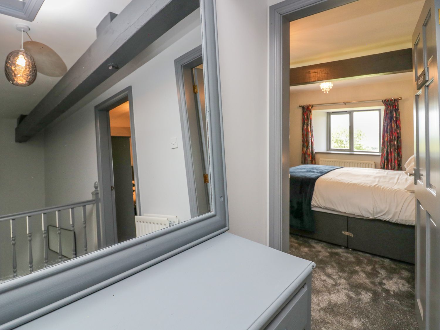 Fell View House nr Kendal, Cumbria. Woodburning stove. Hot tub. Enclosed garden. Pet-friendly. WiFi.