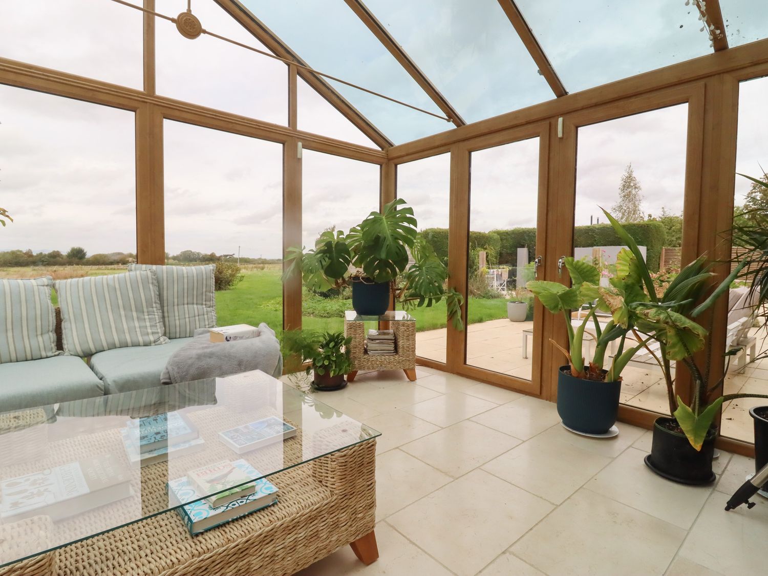 The Firs, in Brockworth, Gloucestershire. Four-bedroom home with rural views. Hot tub. Pet-friendly.