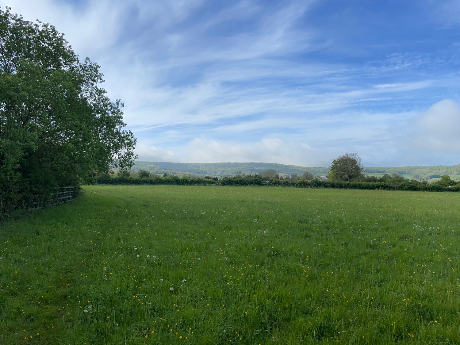 The Firs, in Brockworth, Gloucestershire. Four-bedroom home with rural views. Hot tub. Pet-friendly.