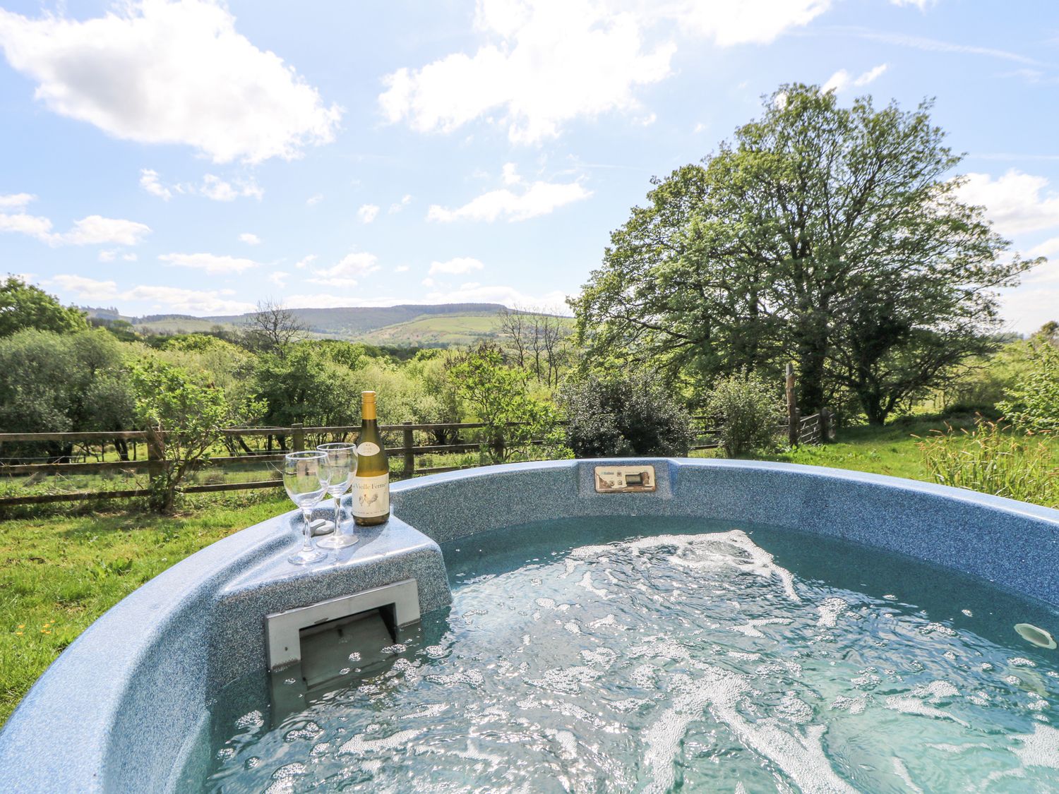 Cottage, Llanybydder