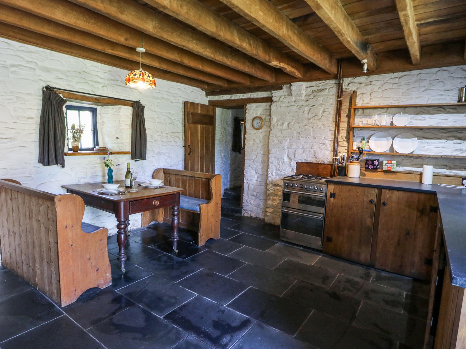Cottage, Llanybydder
