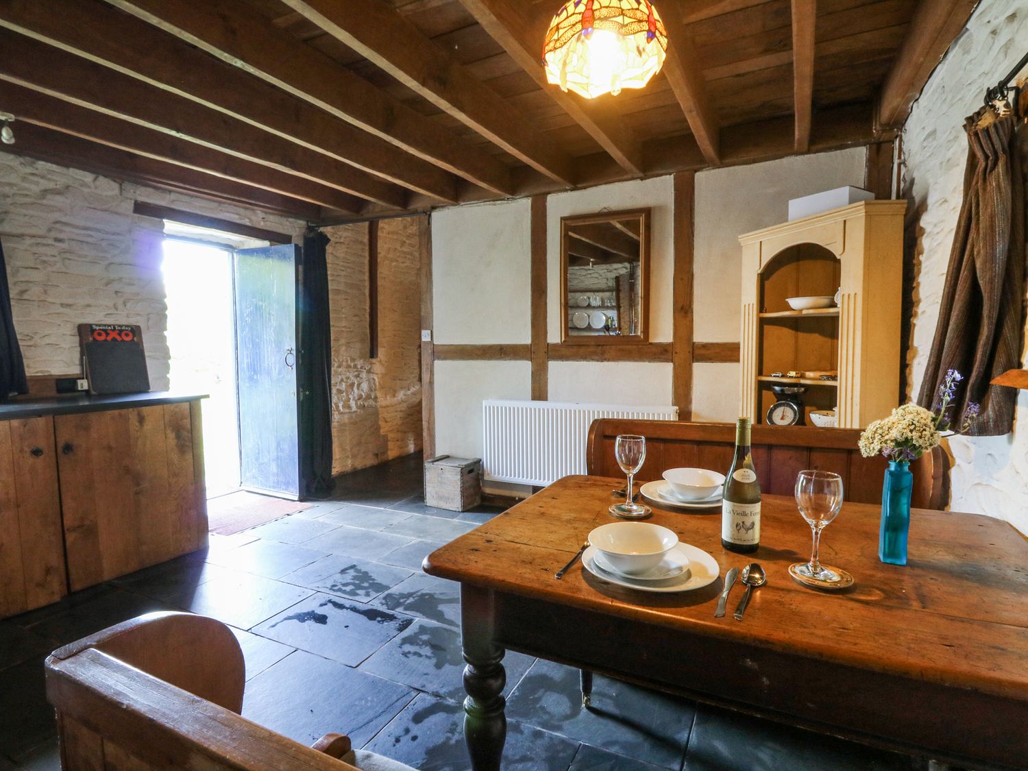 Cottage, Llanybydder