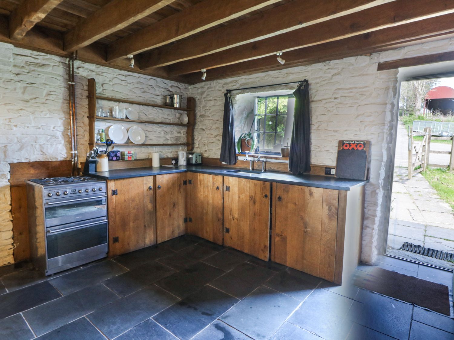 Cottage, Llanybydder