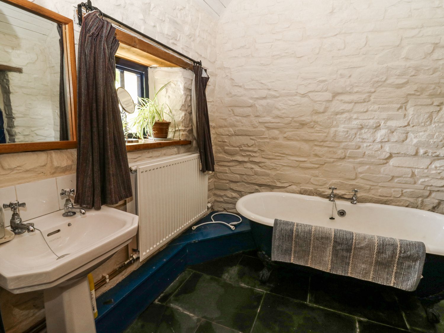 Cottage, Llanybydder