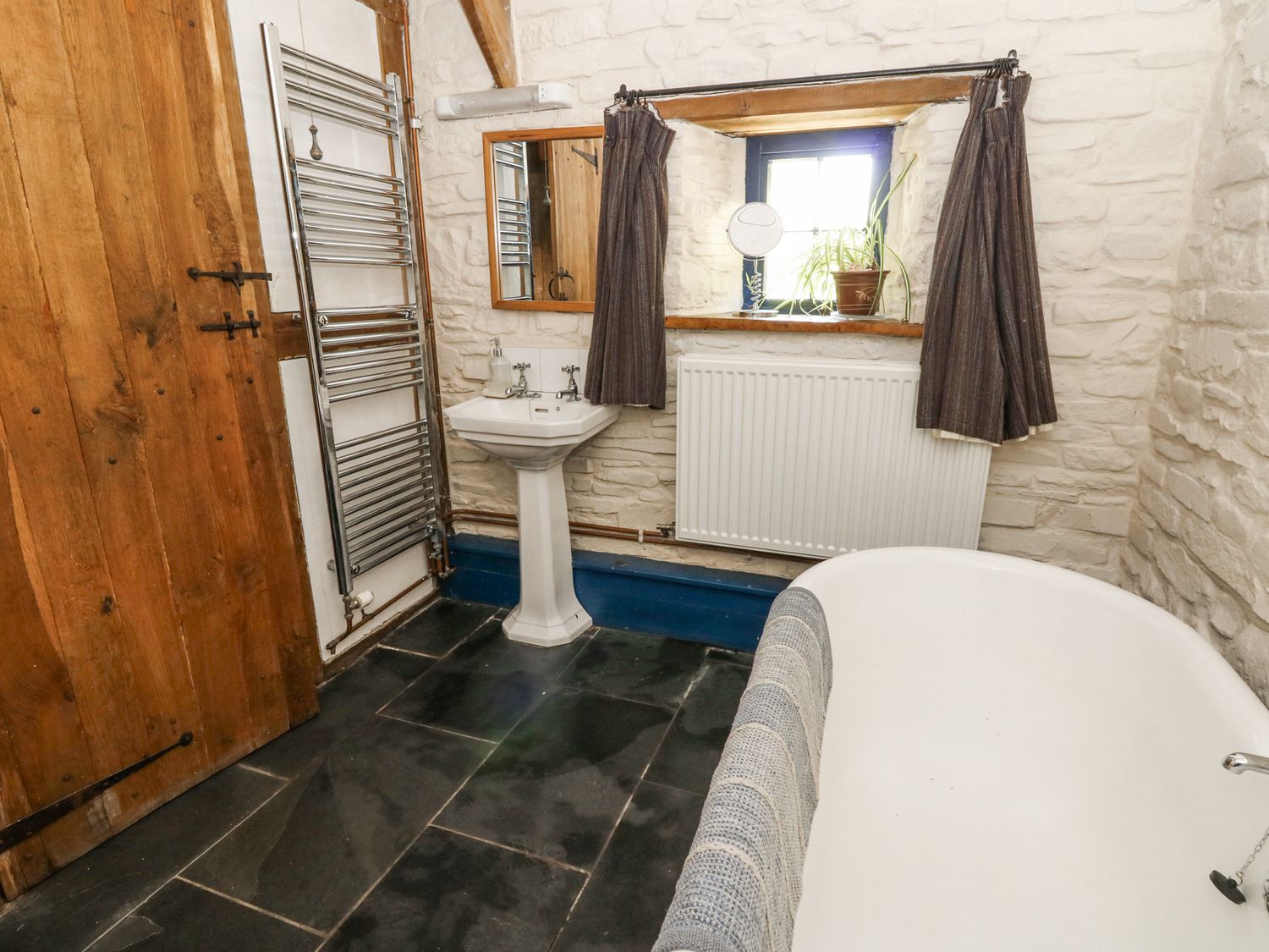 Cottage, Llanybydder