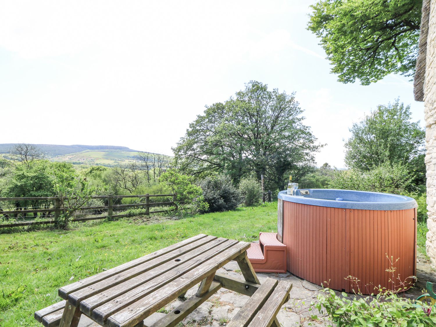 Cottage, Llanybydder