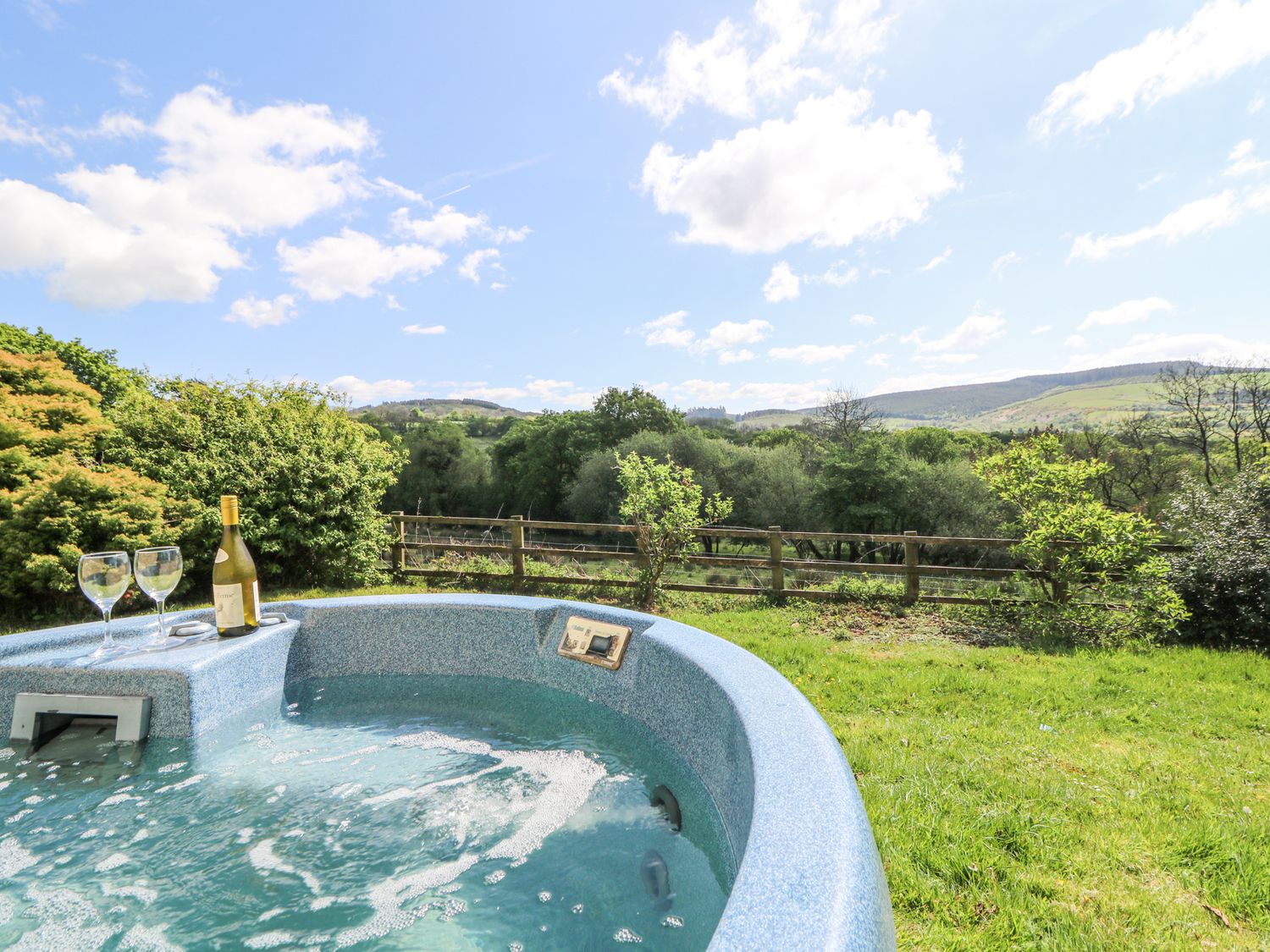 Cottage, Llanybydder