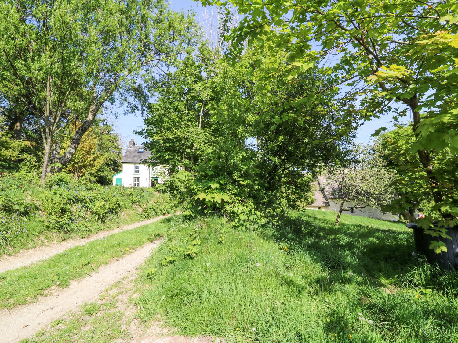 Cottage, Llanybydder