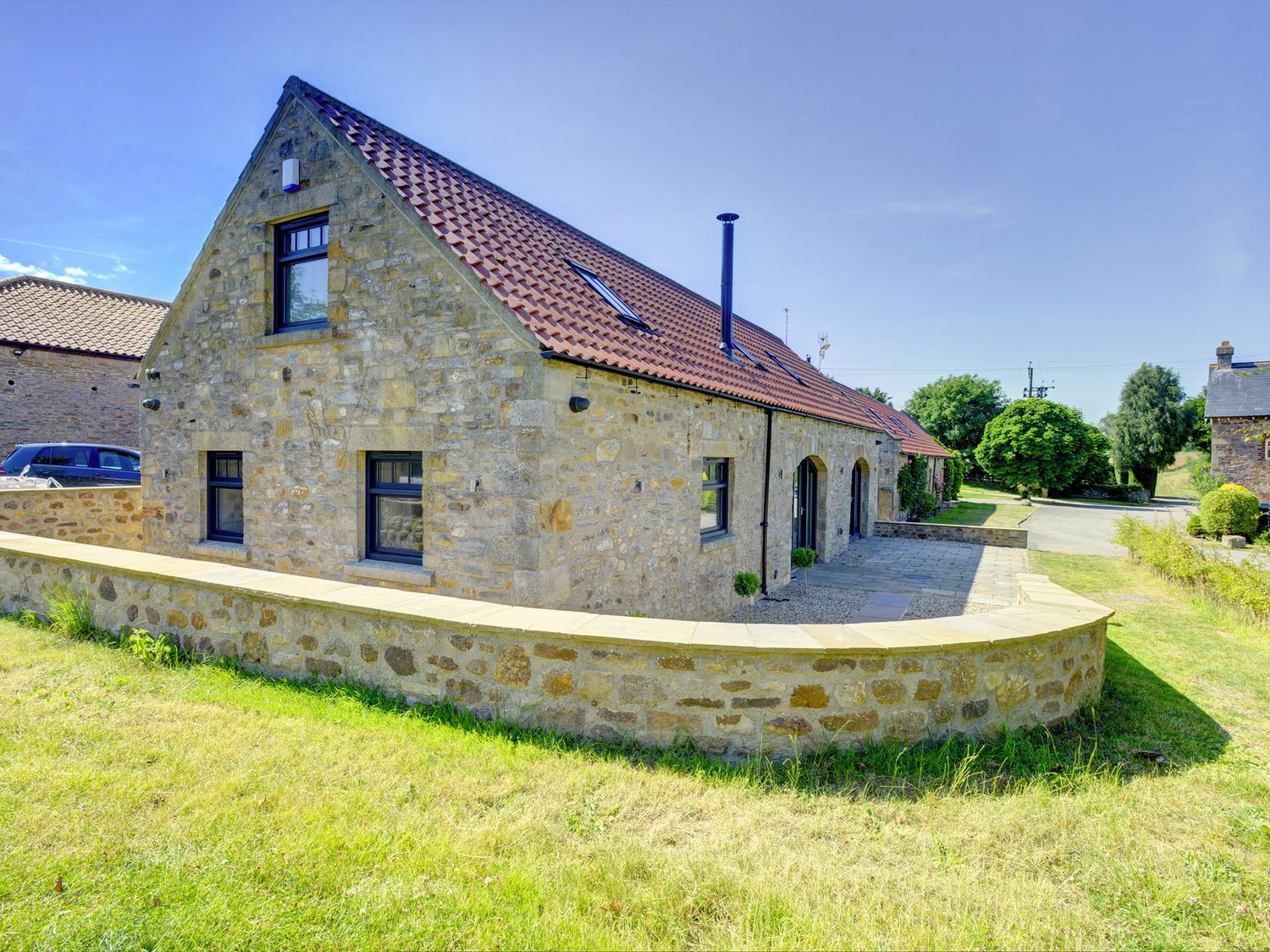 The Gate House near Barton, Richmond in Yorkshire. Smart TV. Hot tub. Pet-friendly. Family-friendly.