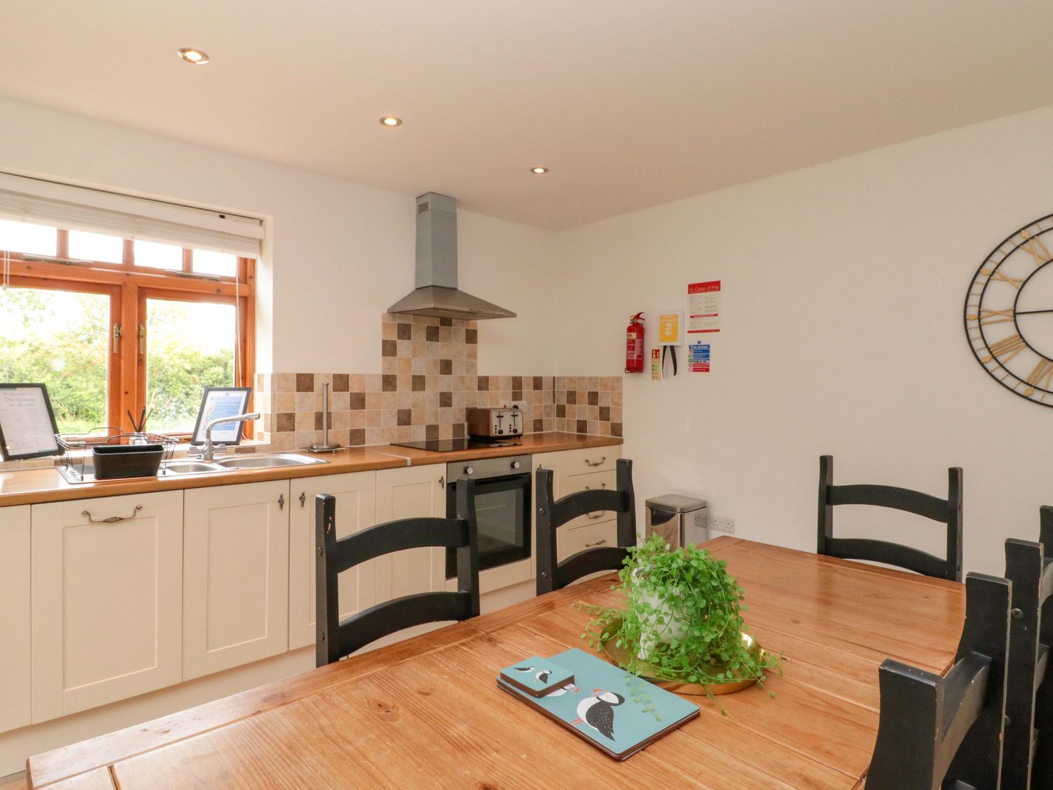 Kittiwake Flamborough, East Riding of Yorkshire. Close to amenities and a beach. Pet-friendly.
