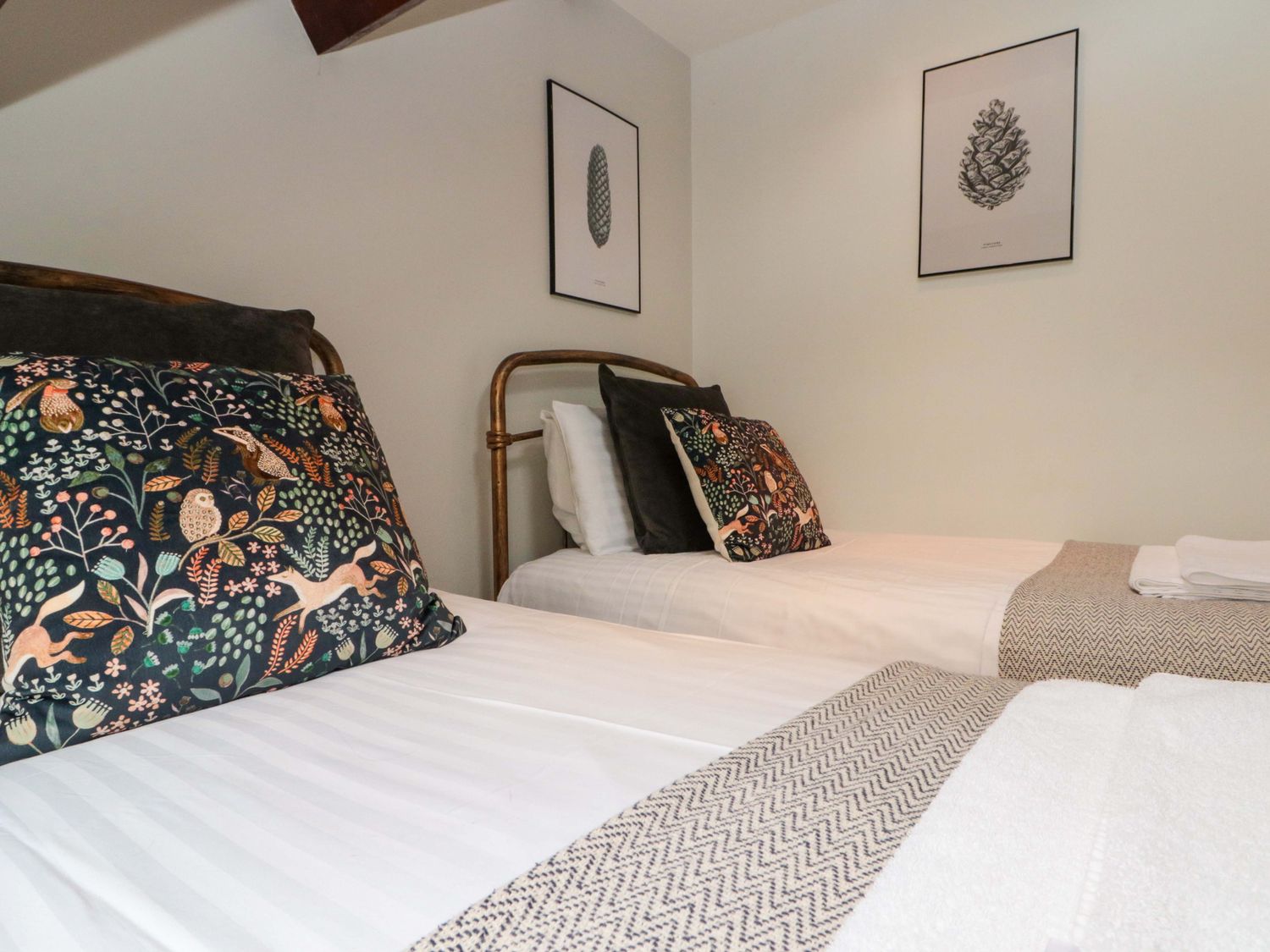 Kittiwake Flamborough, East Riding of Yorkshire. Close to amenities and a beach. Pet-friendly.