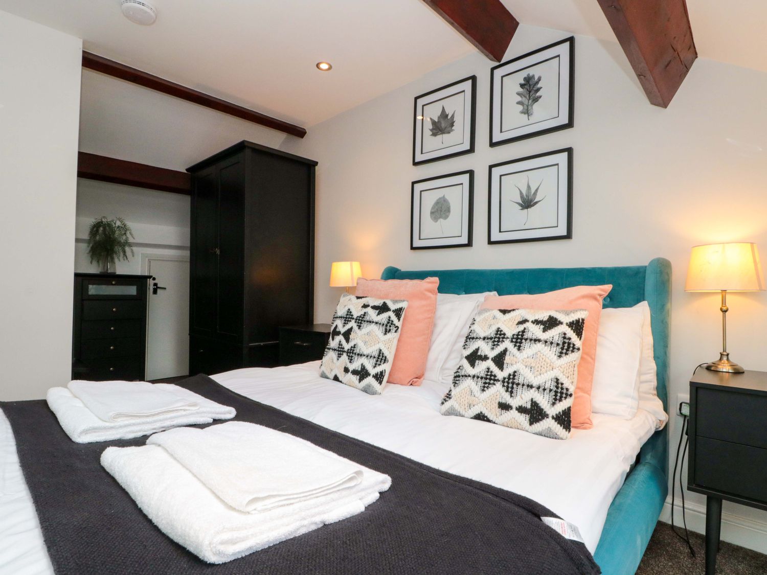 Kittiwake Flamborough, East Riding of Yorkshire. Close to amenities and a beach. Pet-friendly.