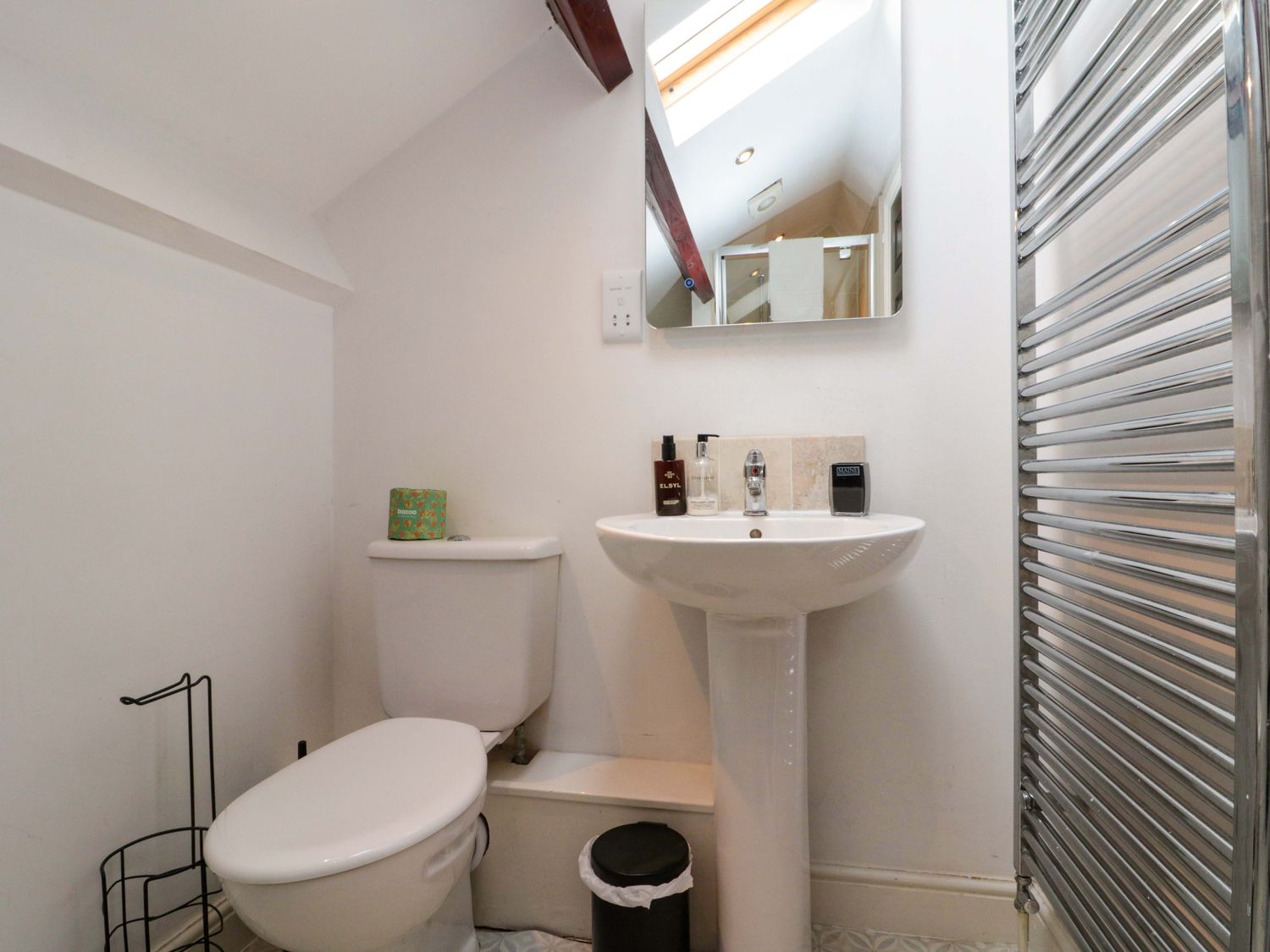Kittiwake Flamborough, East Riding of Yorkshire. Close to amenities and a beach. Pet-friendly.