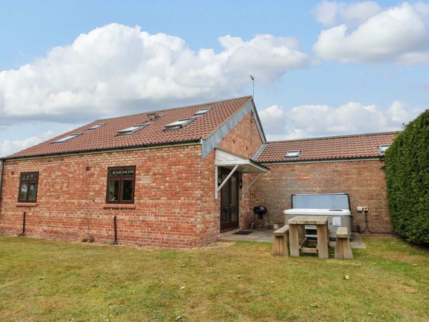 Kittiwake Flamborough, East Riding of Yorkshire. Close to amenities and a beach. Pet-friendly.