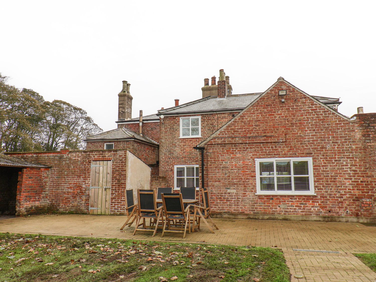 The Pheasantry in Flamborough, East Riding of Yorkshire. Close to shops. Pet-friendly. Hot tub