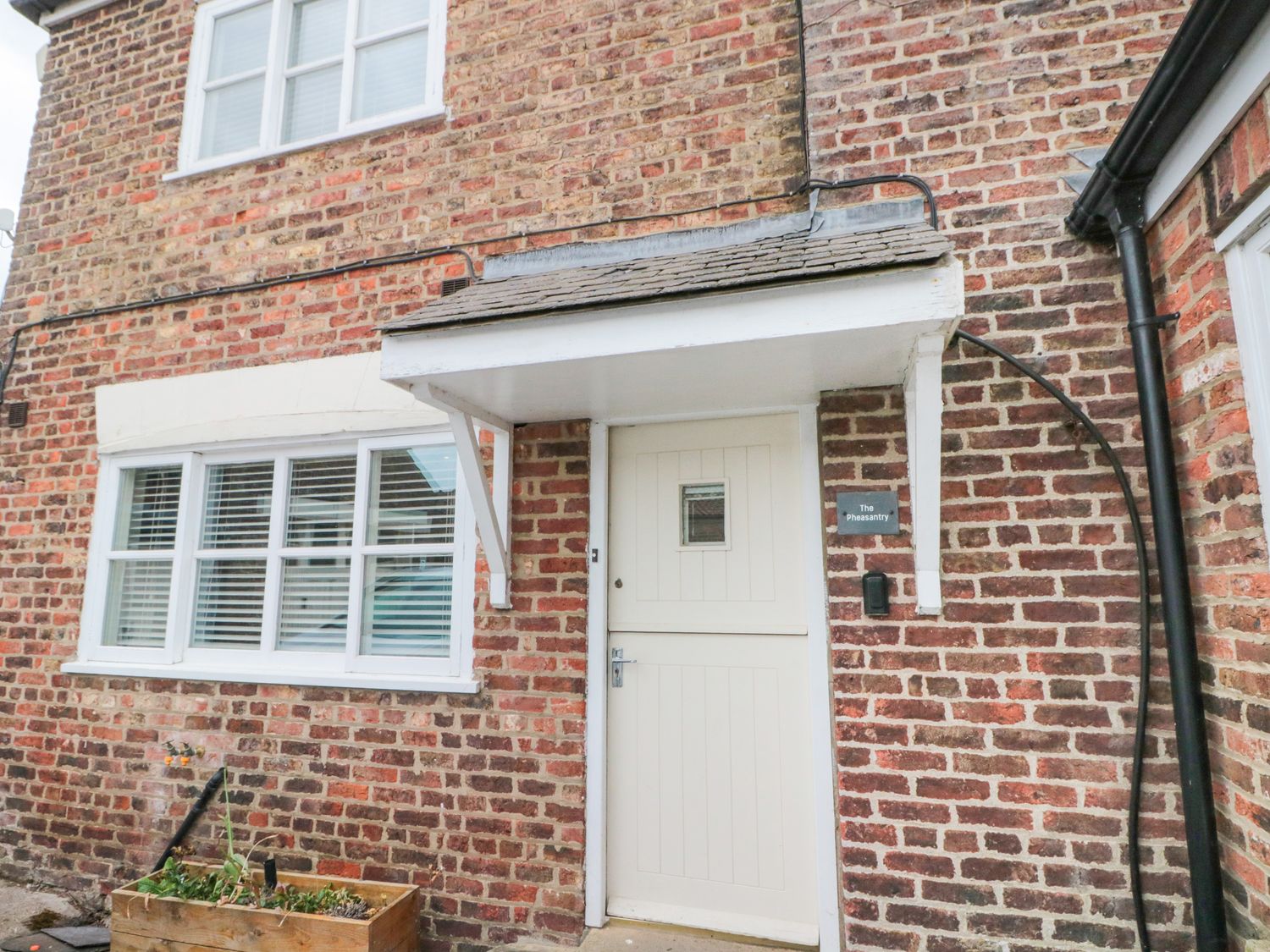 The Pheasantry in Flamborough, East Riding of Yorkshire. Close to shops. Pet-friendly. Hot tub