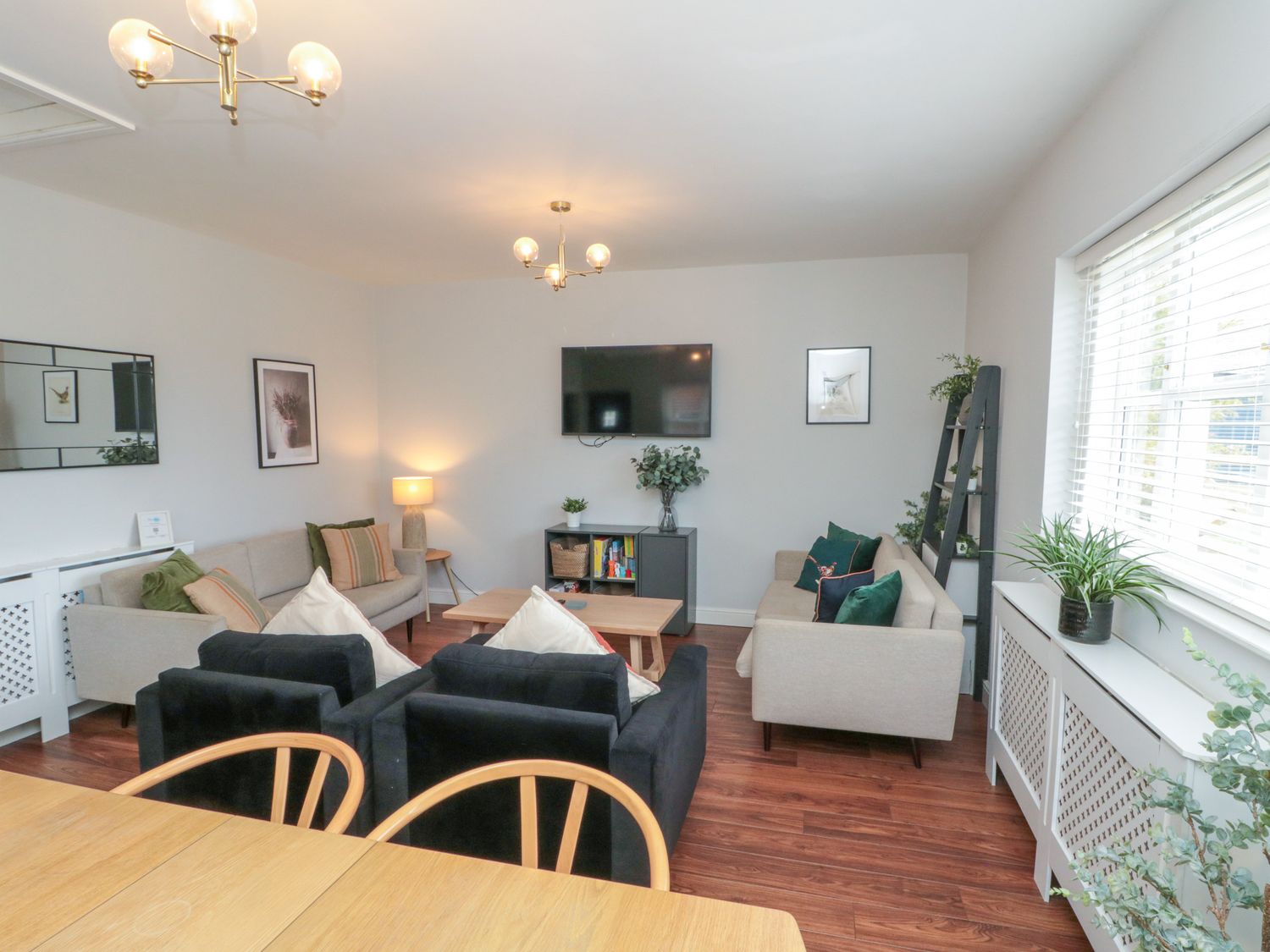 The Pheasantry in Flamborough, East Riding of Yorkshire. Close to shops. Pet-friendly. Hot tub