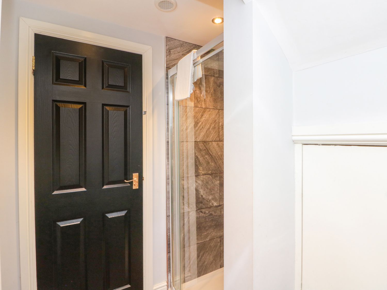 The Pheasantry in Flamborough, East Riding of Yorkshire. Close to shops. Pet-friendly. Hot tub