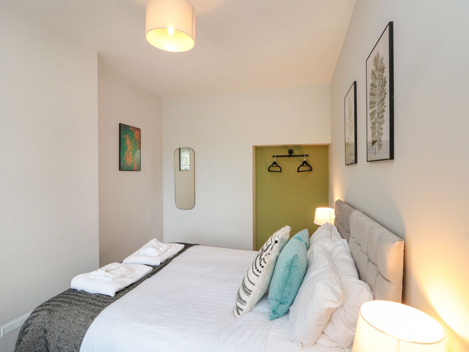 The Pheasantry in Flamborough, East Riding of Yorkshire. Close to shops. Pet-friendly. Hot tub
