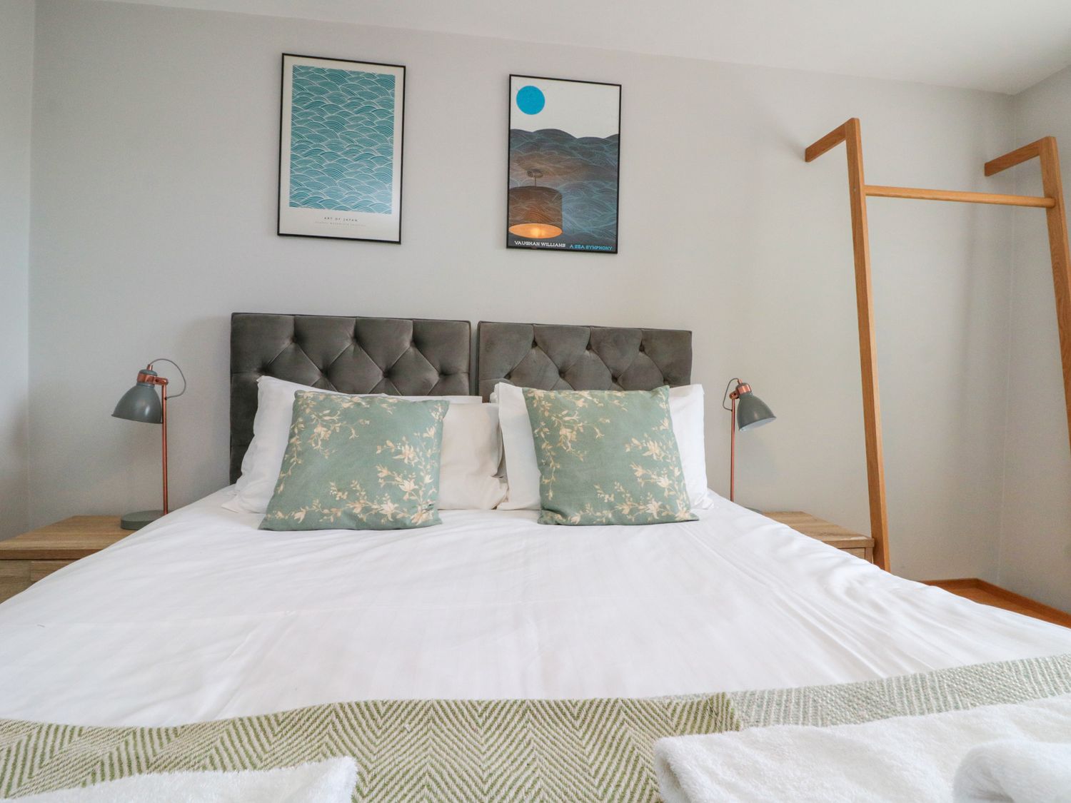 The Pheasantry in Flamborough, East Riding of Yorkshire. Close to shops. Pet-friendly. Hot tub