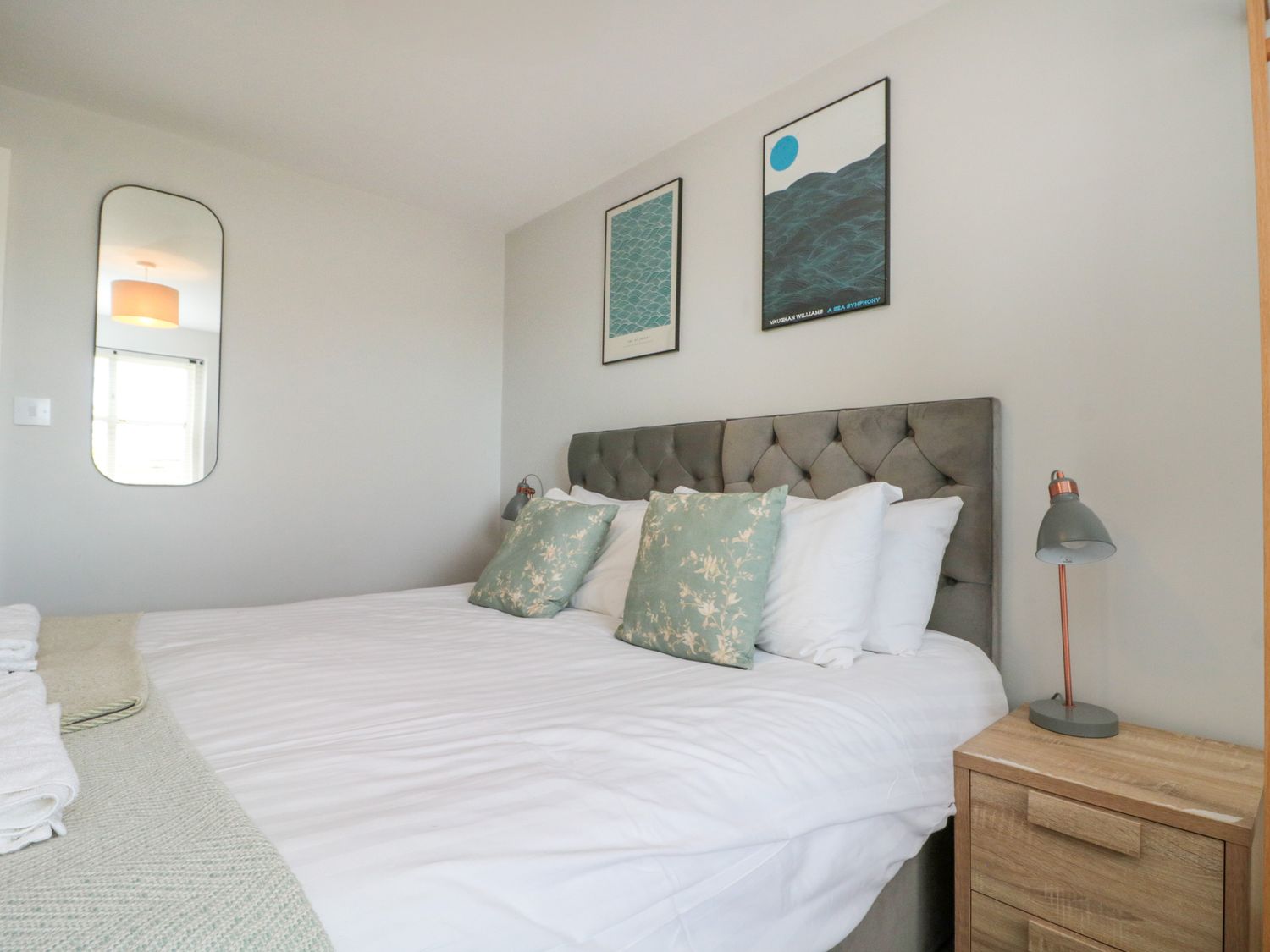 The Pheasantry in Flamborough, East Riding of Yorkshire. Close to shops. Pet-friendly. Hot tub