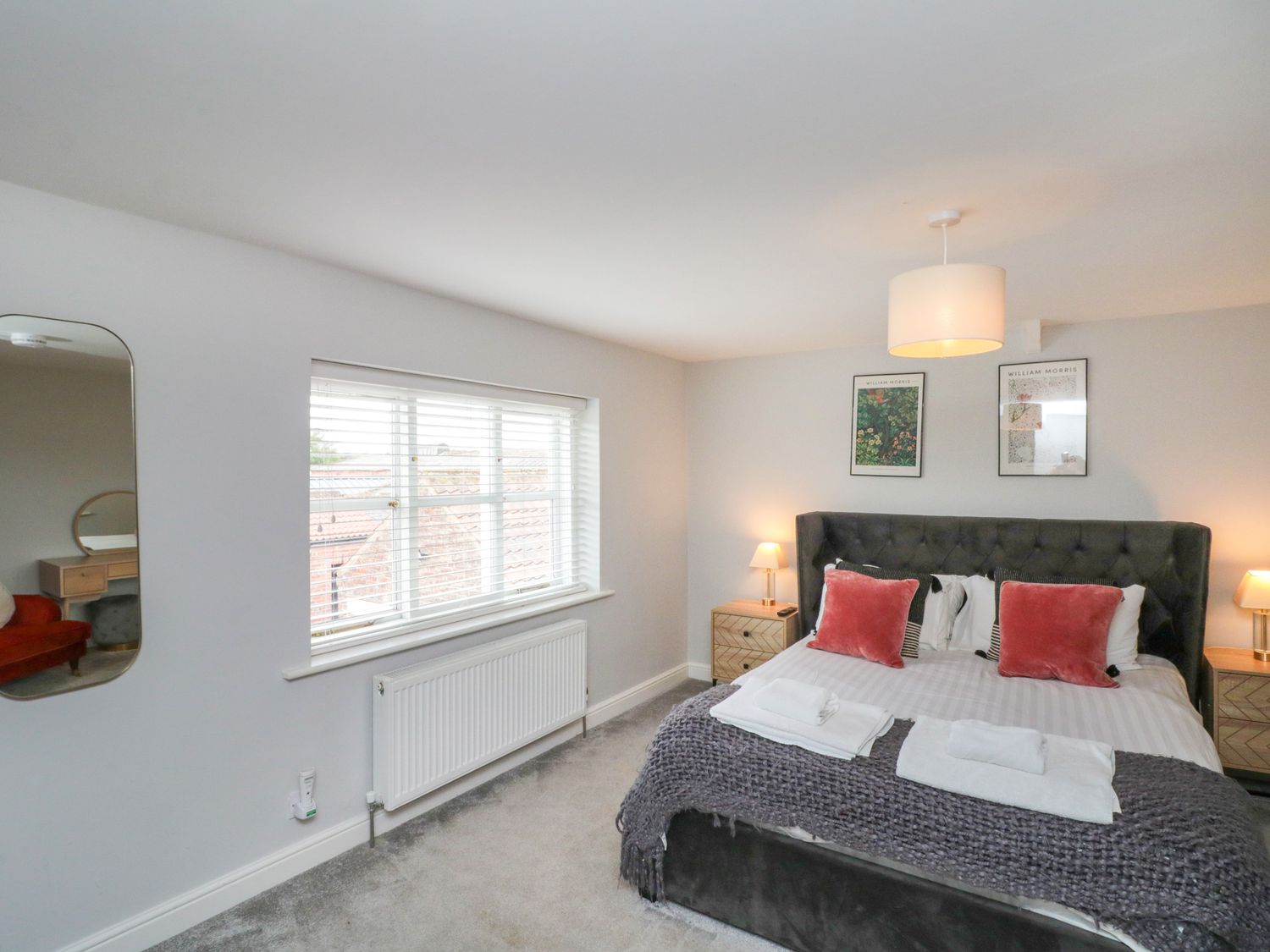 The Pheasantry in Flamborough, East Riding of Yorkshire. Close to shops. Pet-friendly. Hot tub