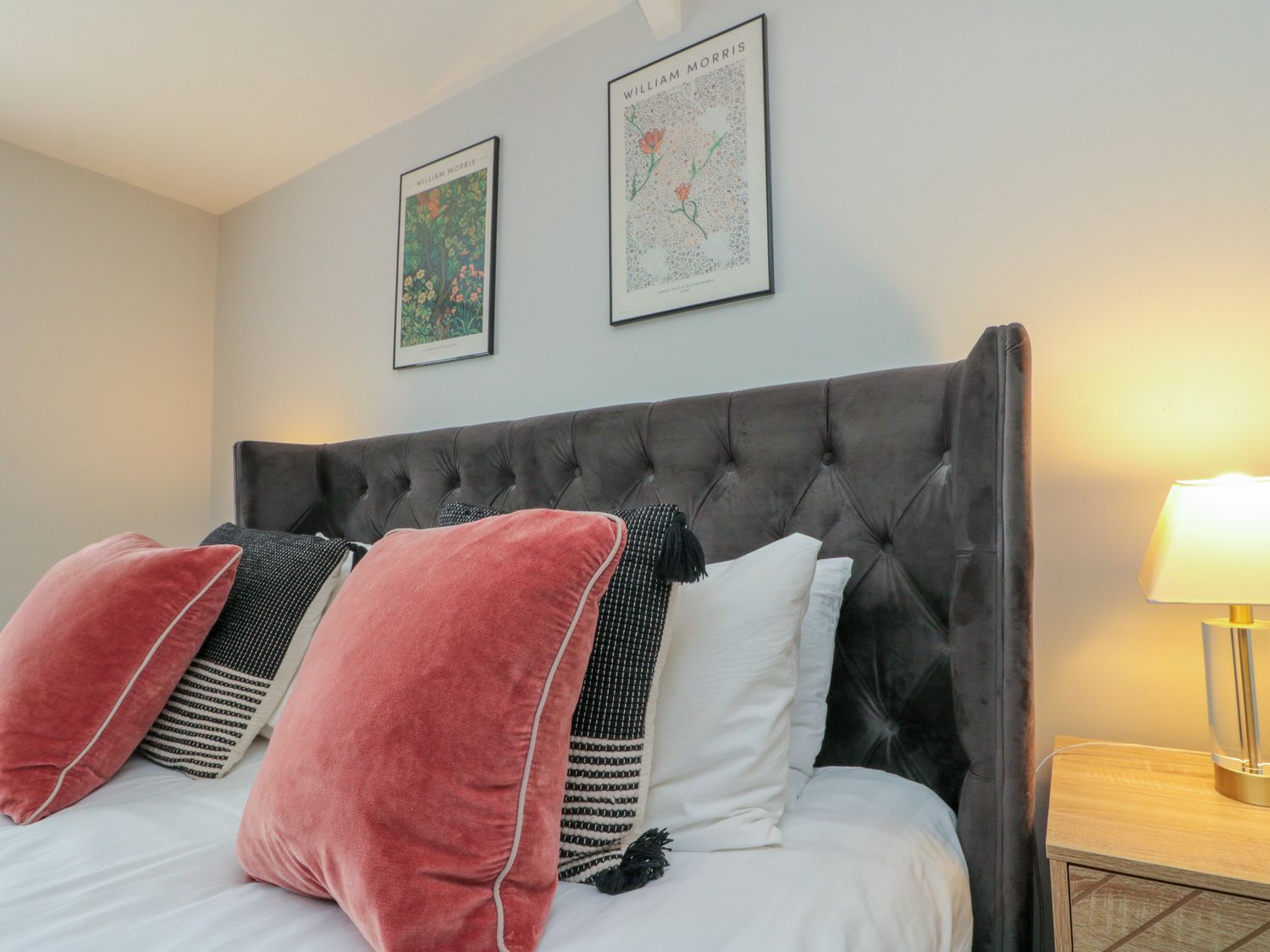 The Pheasantry in Flamborough, East Riding of Yorkshire. Close to shops. Pet-friendly. Hot tub