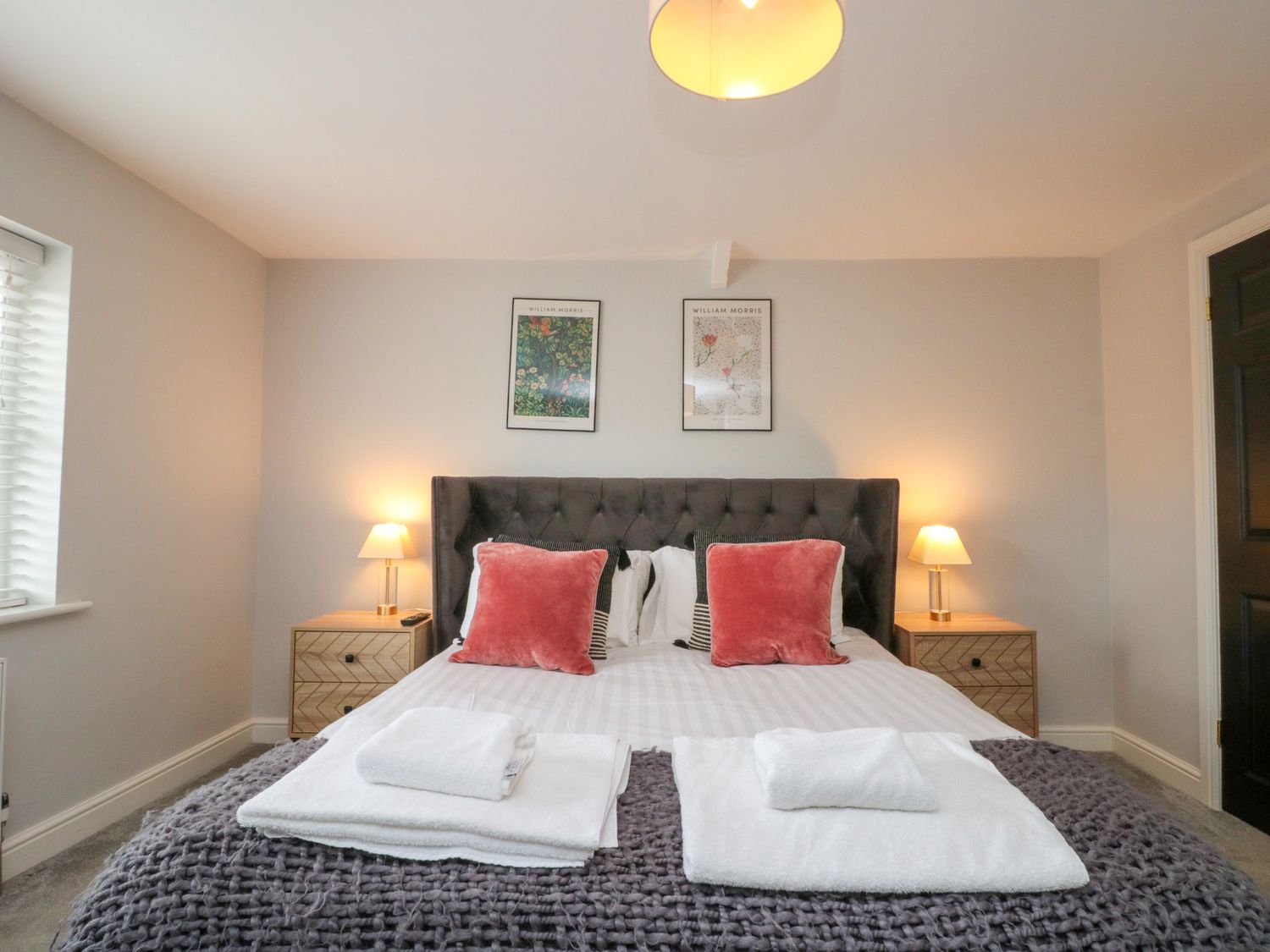 The Pheasantry in Flamborough, East Riding of Yorkshire. Close to shops. Pet-friendly. Hot tub