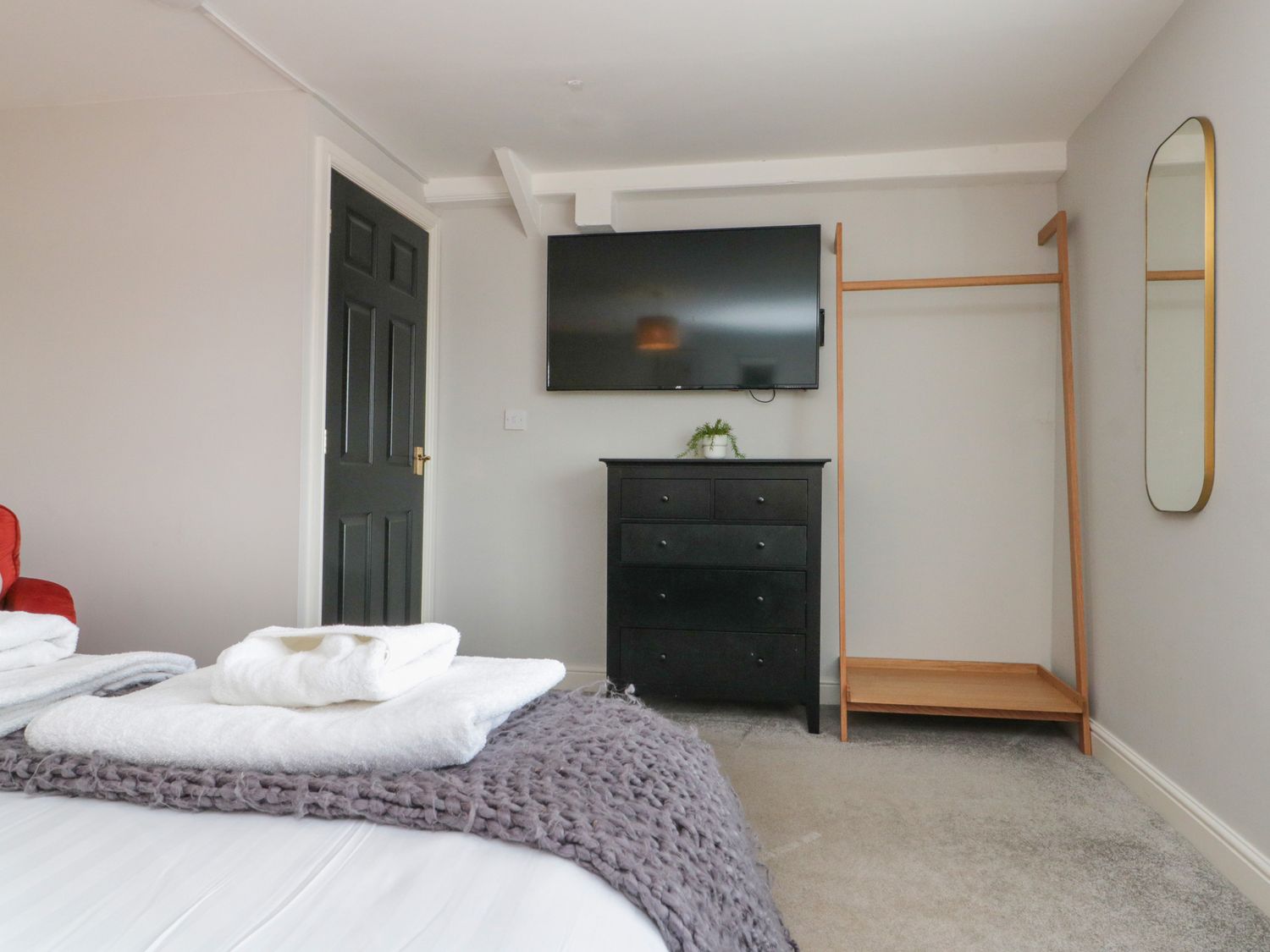 The Pheasantry in Flamborough, East Riding of Yorkshire. Close to shops. Pet-friendly. Hot tub
