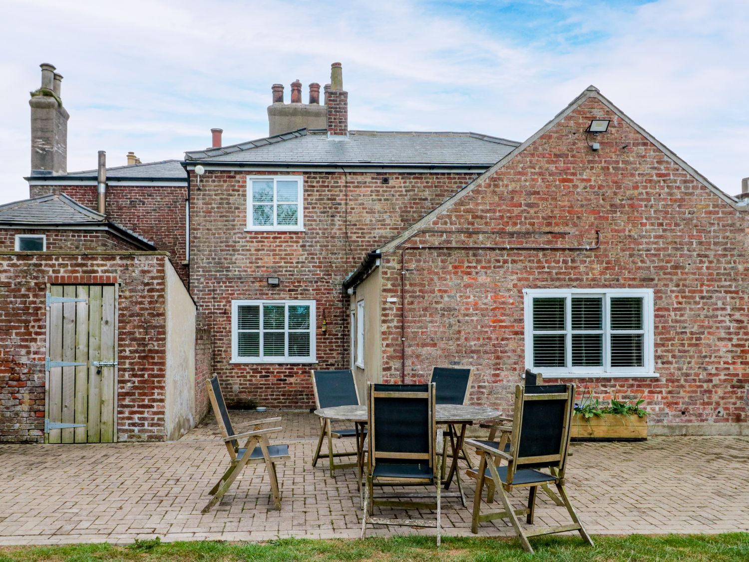 The Pheasantry in Flamborough, East Riding of Yorkshire. Close to shops. Pet-friendly. Hot tub