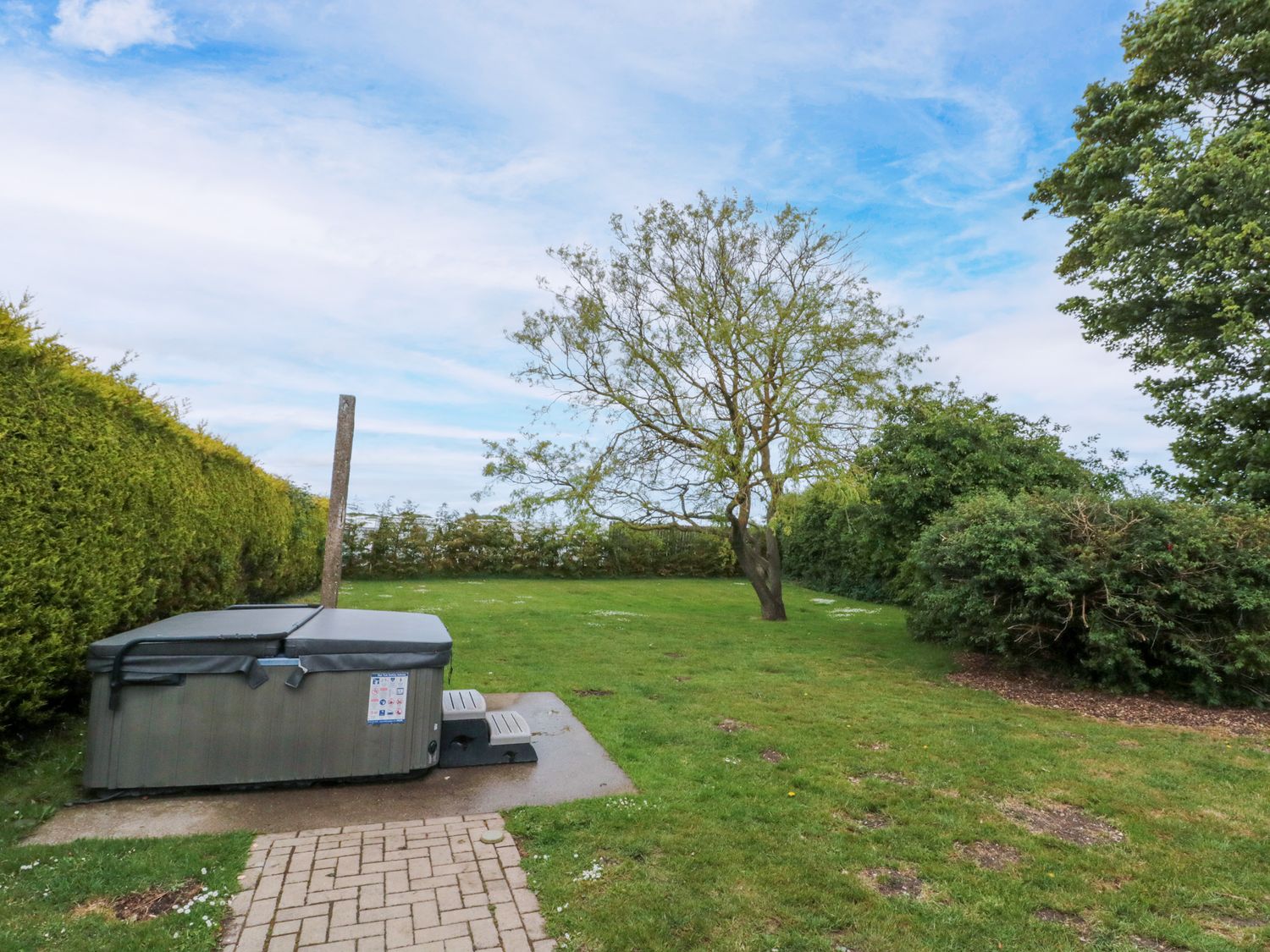 The Pheasantry in Flamborough, East Riding of Yorkshire. Close to shops. Pet-friendly. Hot tub
