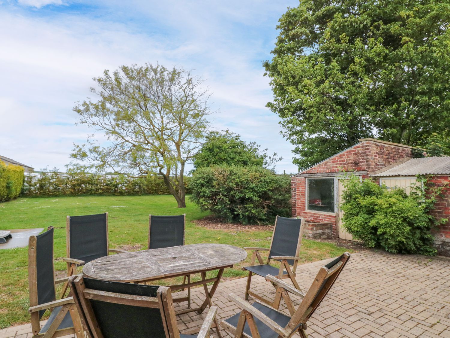 The Pheasantry in Flamborough, East Riding of Yorkshire. Close to shops. Pet-friendly. Hot tub