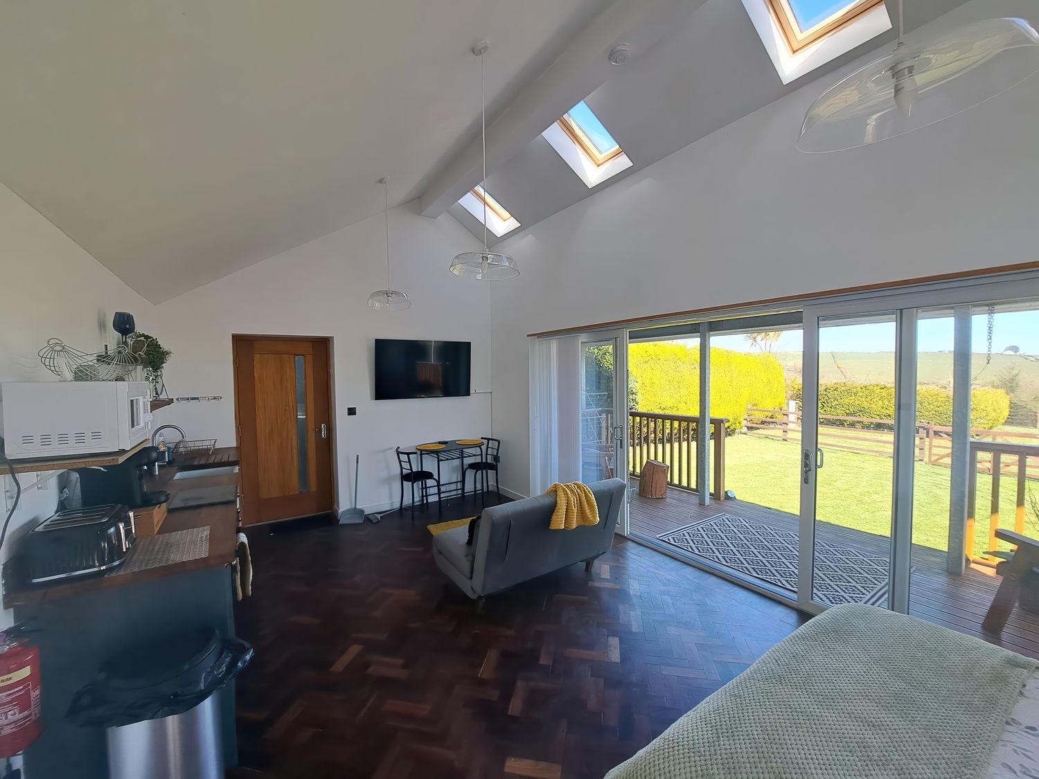 Capel Park in Llanerchymedd on the Isle of Anglesey. Couples retreat. Hot tub with countryside views