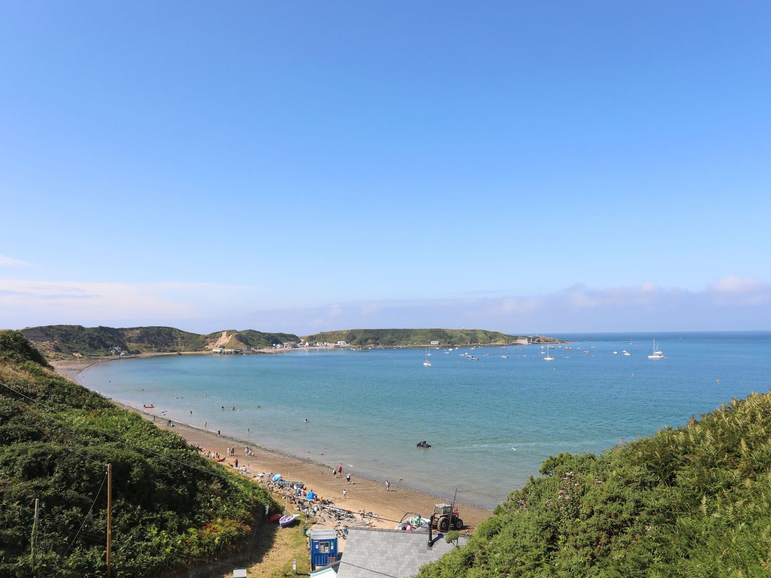 Sea Cliff is a traditional, mid-terrace in Morfa Nefyn, Gwynedd, near the beach and local amenities.