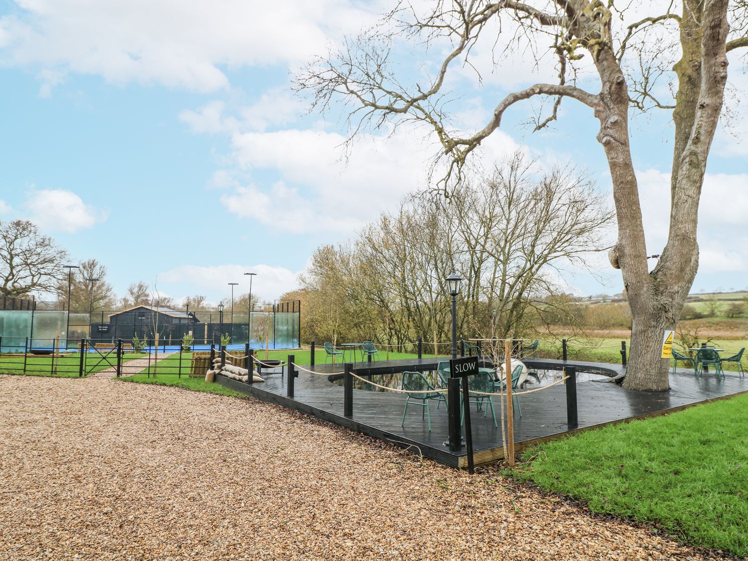 Lodge 1 in South Luffenham, Edith Weston, Rutland. Hot tub. Woodburning stove. Garden. Pet-friendly.