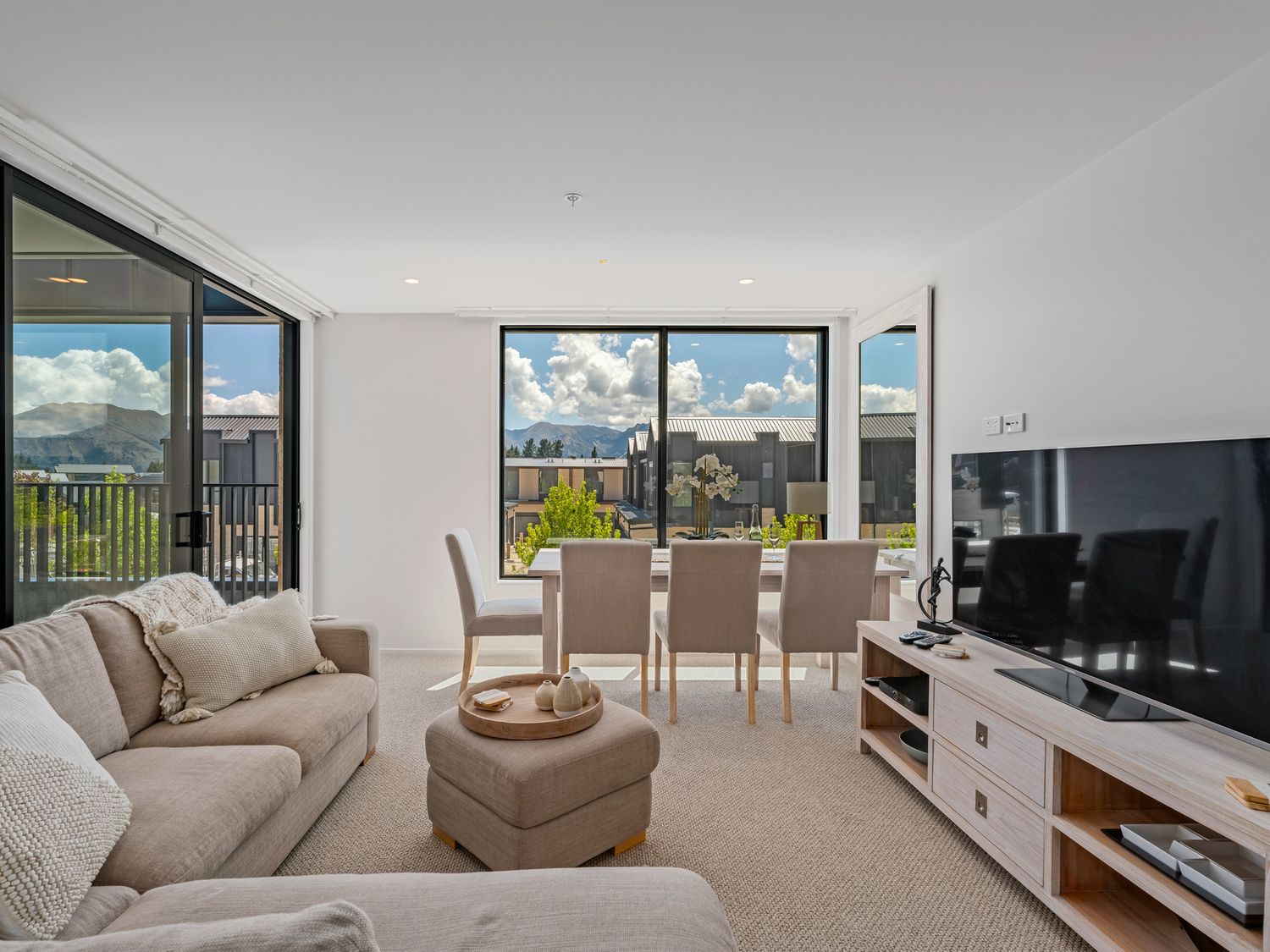 Winton Wonder - Wanaka Holiday Apartment                     photo 2