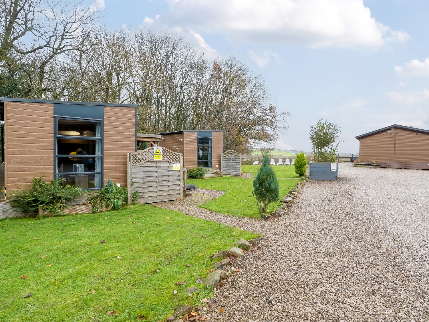 Swallow, Calthwaite, near Armathwaite, Cumbria. Near AONB. Near National Park. Hot tub. Rural. WiFi.