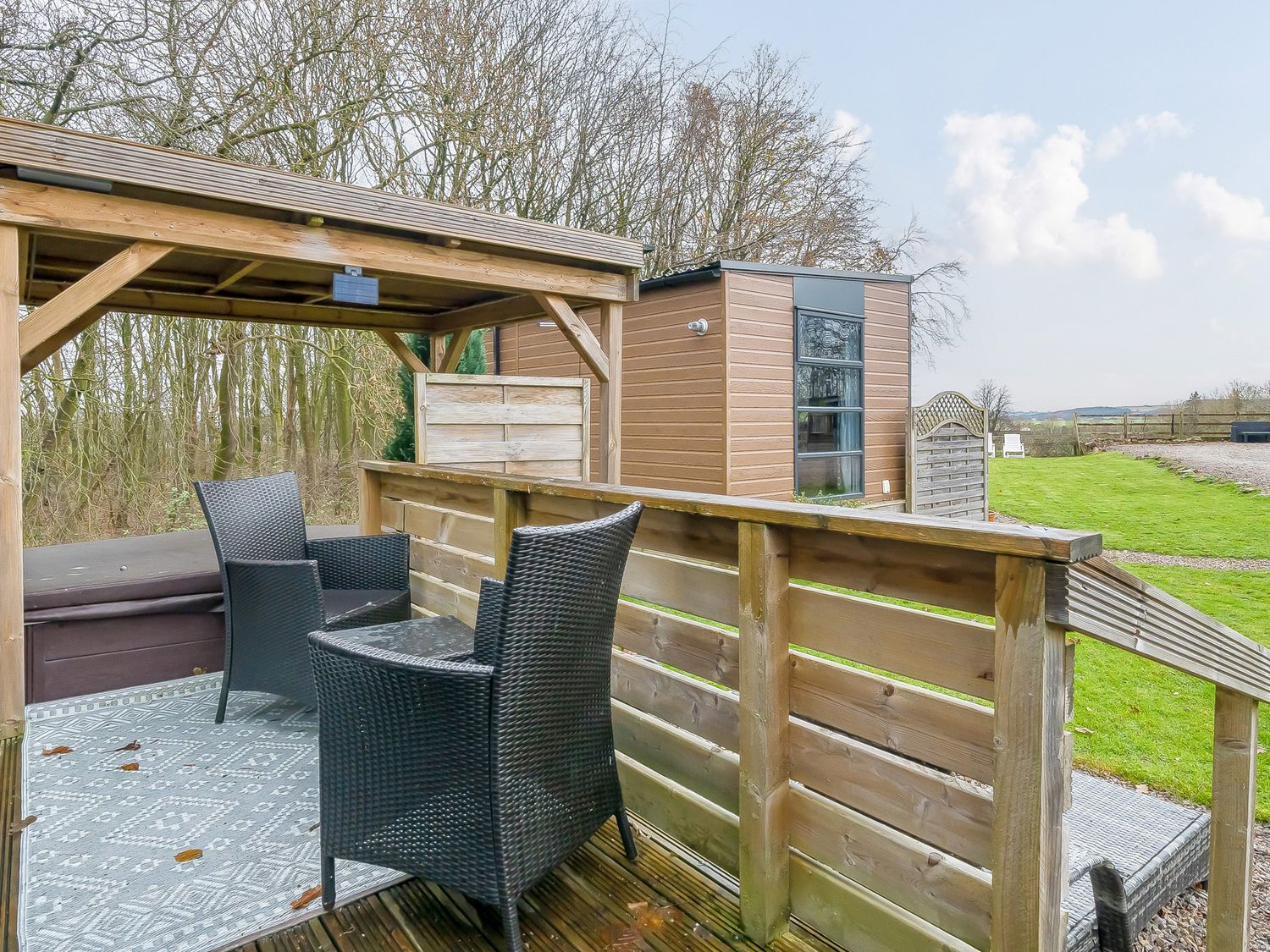 Swallow, Calthwaite, near Armathwaite, Cumbria. Near AONB. Near National Park. Hot tub. Rural. WiFi.