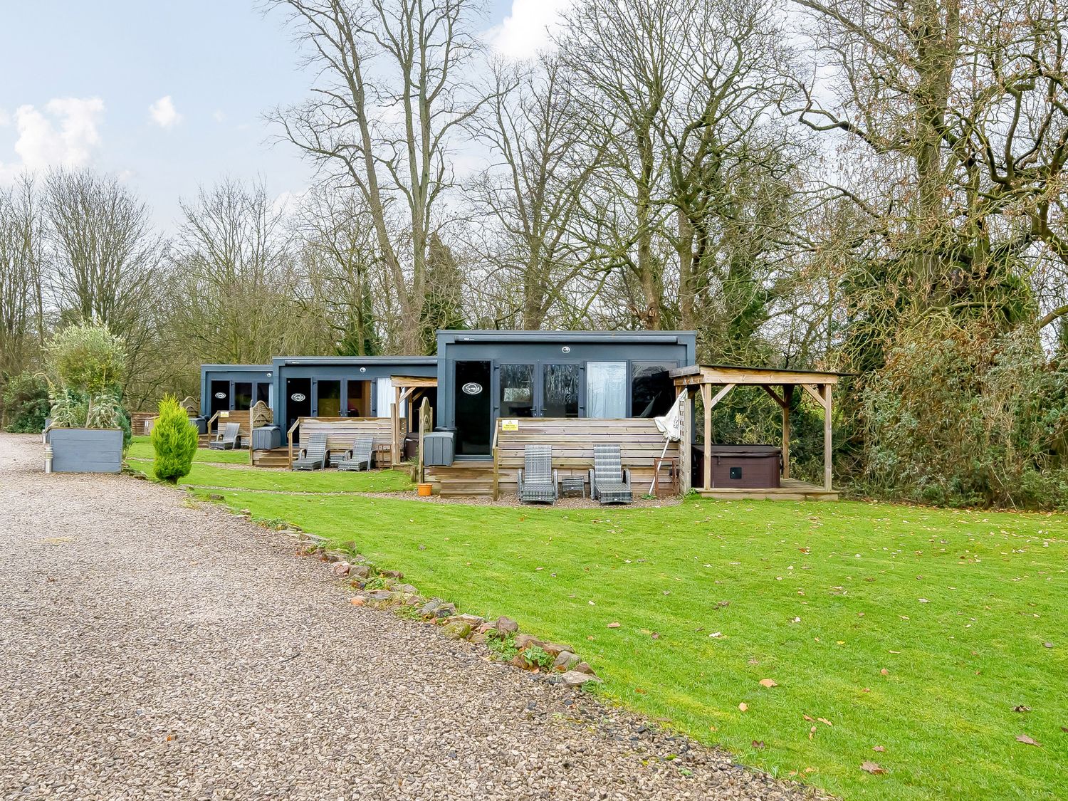 Swallow, Calthwaite, near Armathwaite, Cumbria. Near AONB. Near National Park. Hot tub. Rural. WiFi.