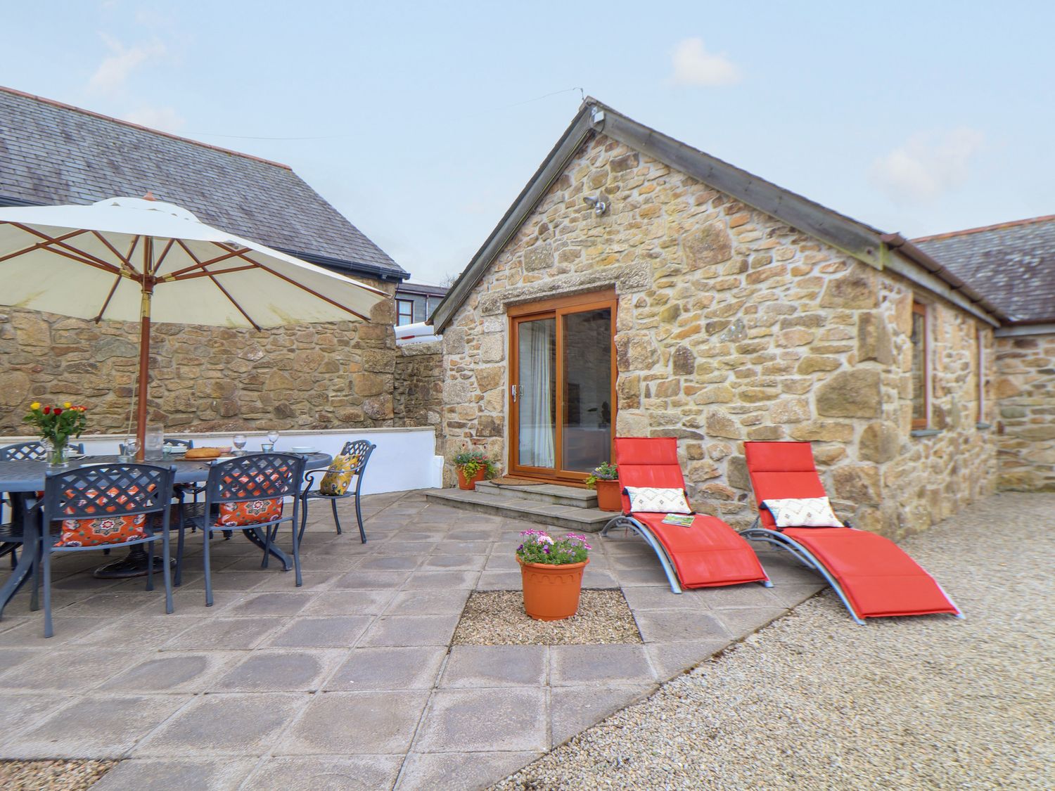 Riviere Barton near Hayle in Cornwall. Single-storey property. Pet-friendly. Hot tub. Close to beach