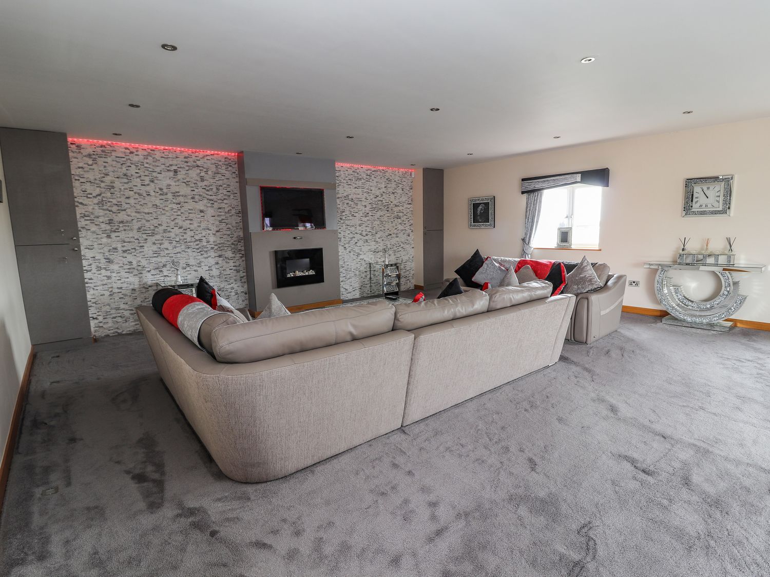 The Wendover in Towyn, Conwy. Large, coastal, duplex apartment with hot tub, games room, and terrace