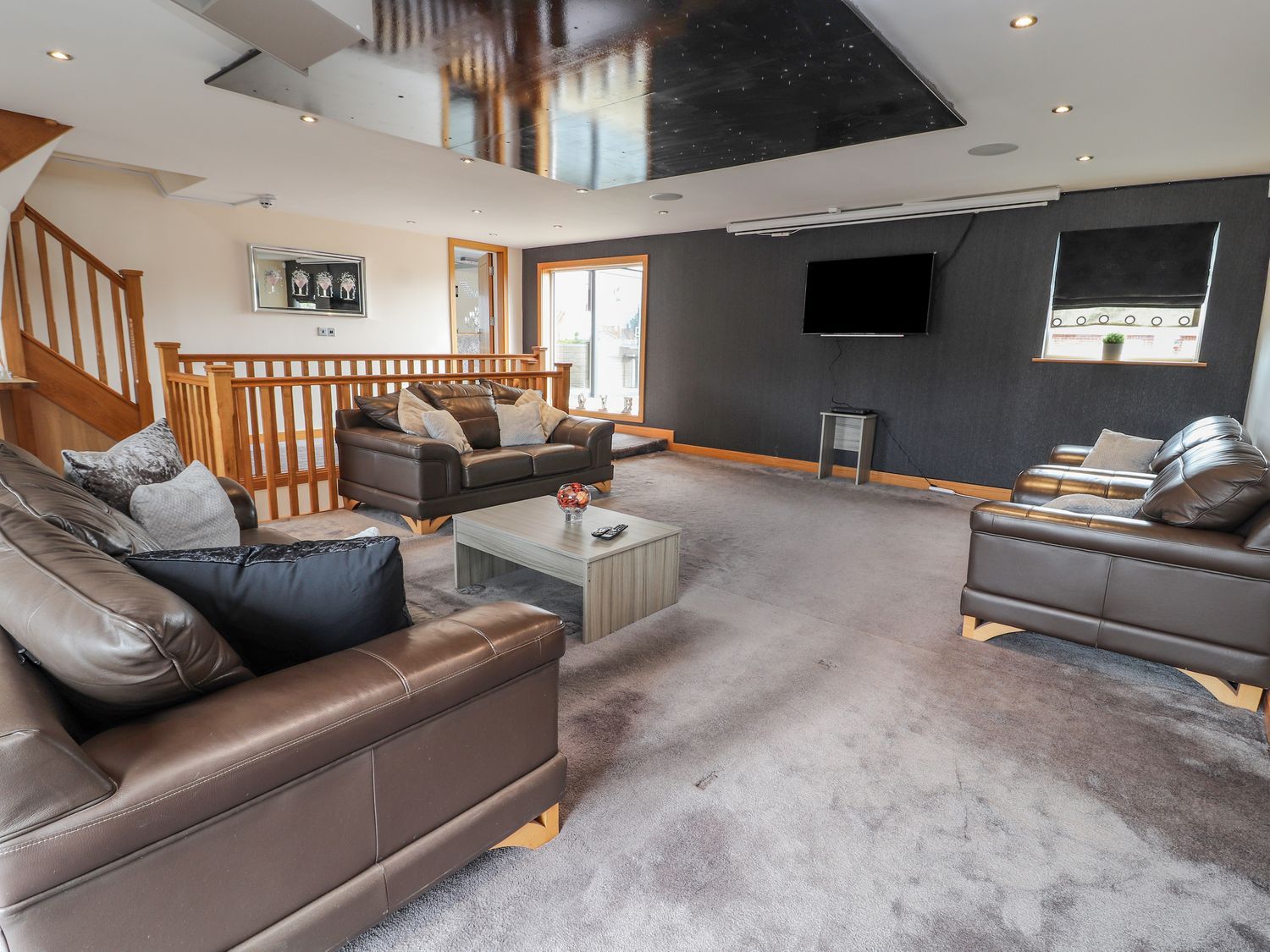 The Wendover in Towyn, Conwy. Large, coastal, duplex apartment with hot tub, games room, and terrace